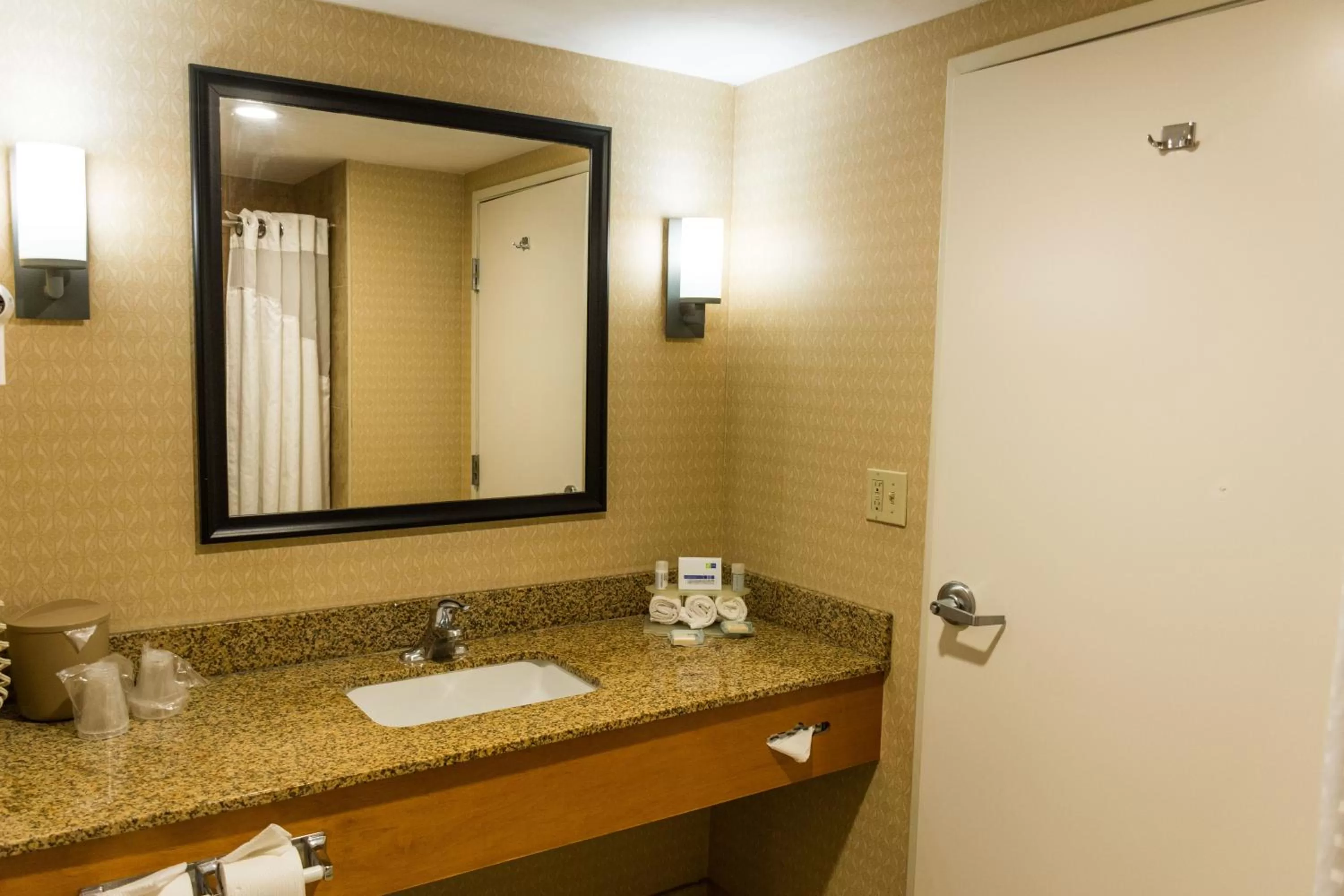 Day in Holiday Inn Express Saltillo Zona Aeropuerto by IHG