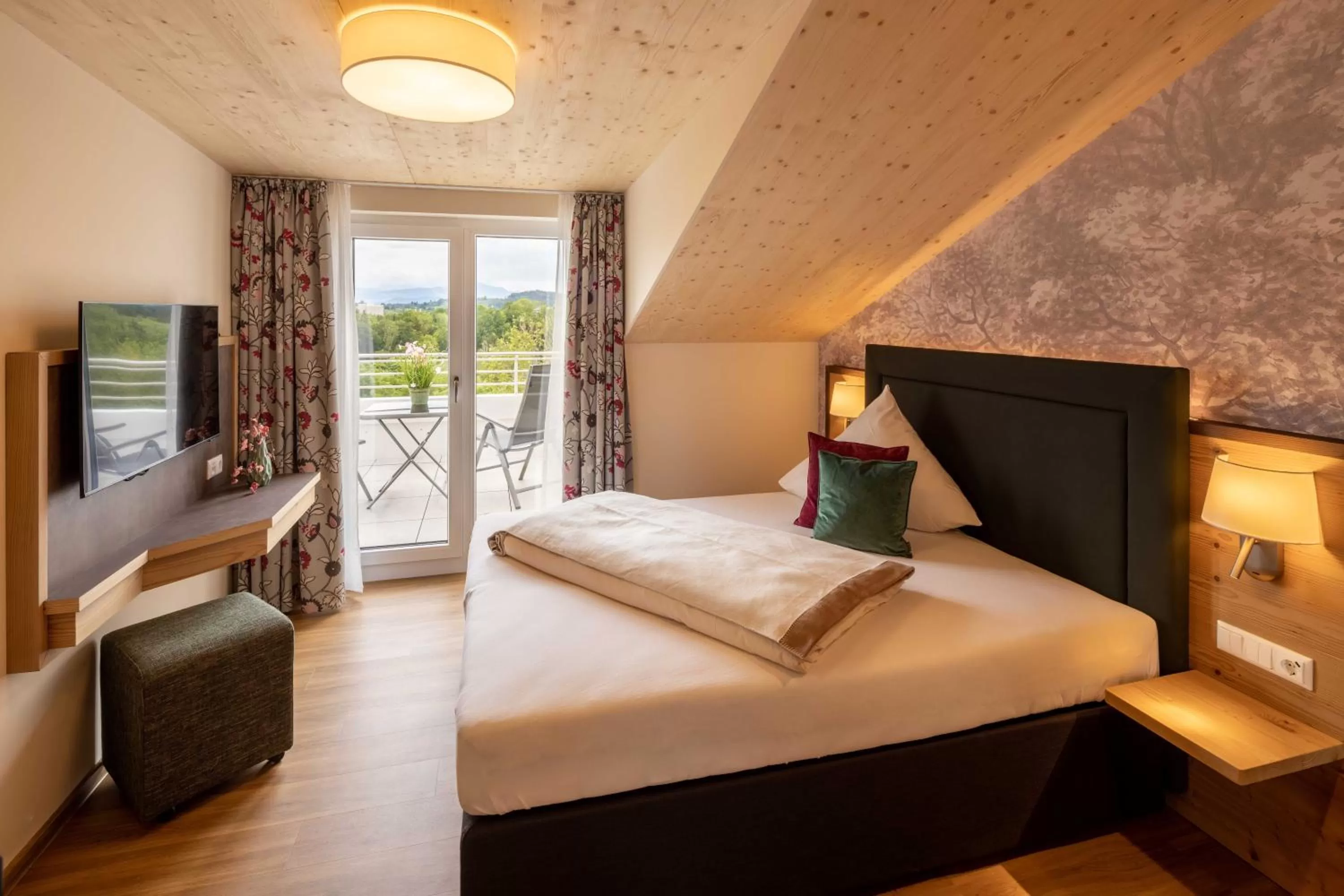 Photo of the whole room, Bed in Hotel Sonnenhang