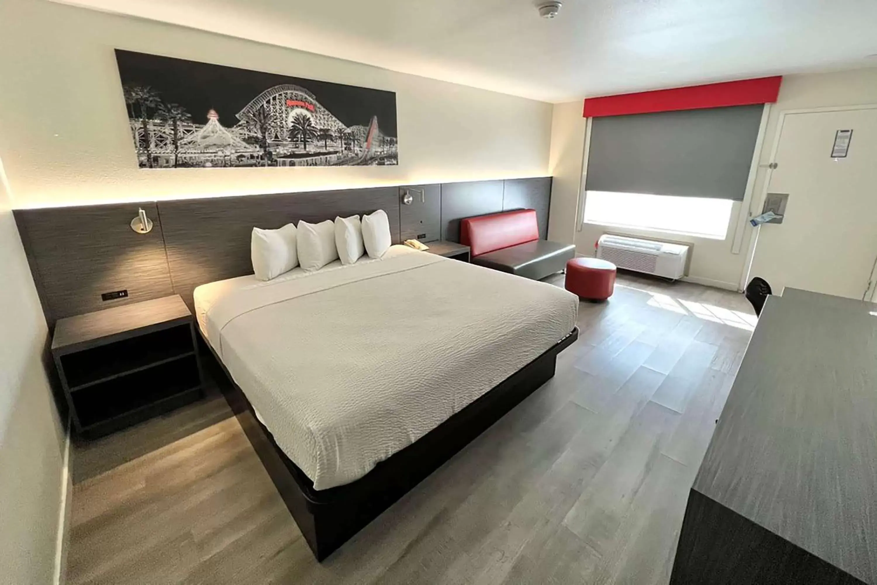 King Room - Non-Smoking in Ramada by Wyndham Anaheim Convention Center King Room - Non-Smoking in Ramada by Wyndham Anaheim Convention Center