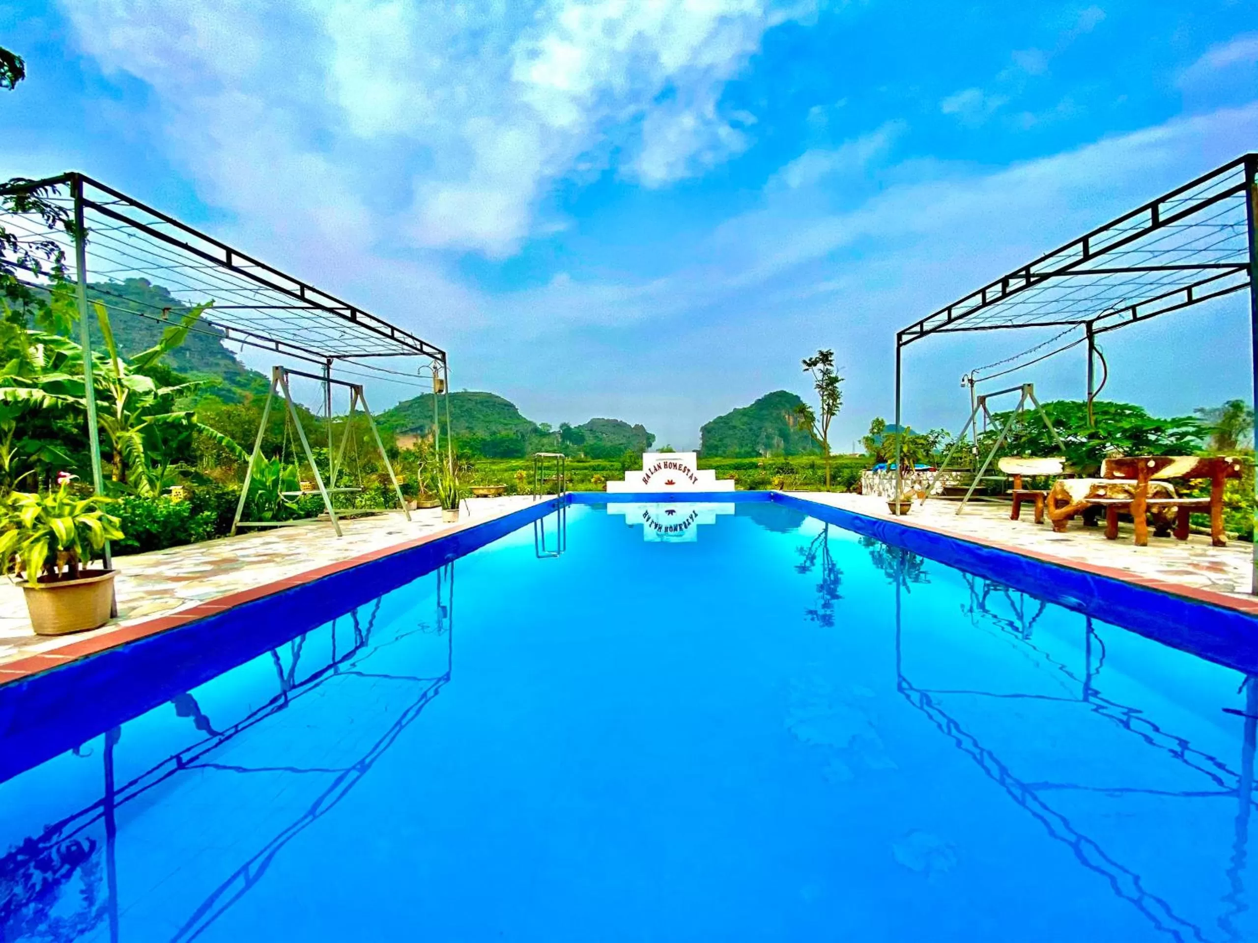 Swimming pool in Ha Lan Homestay