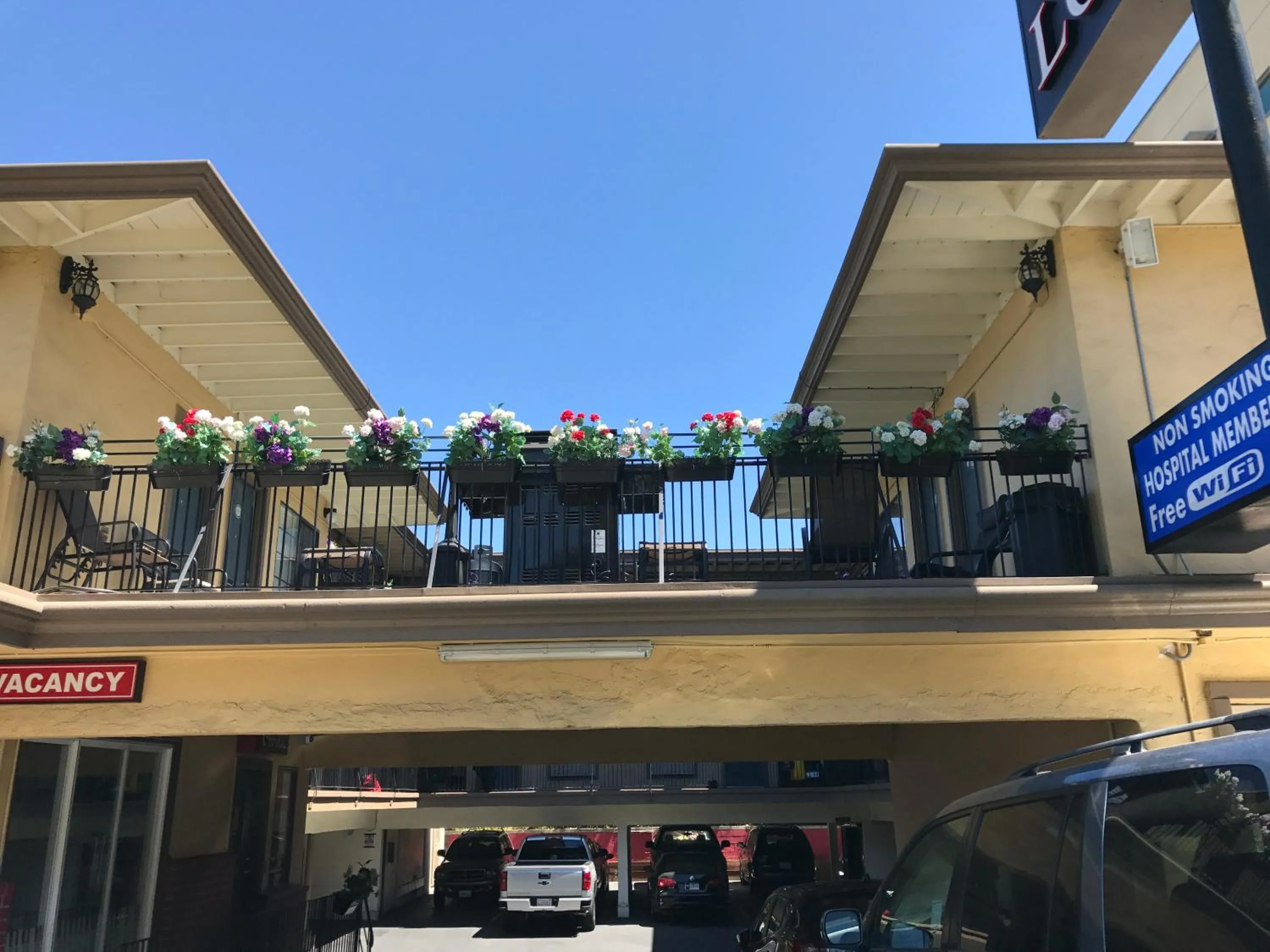 Facade/entrance in Westwind Lodge