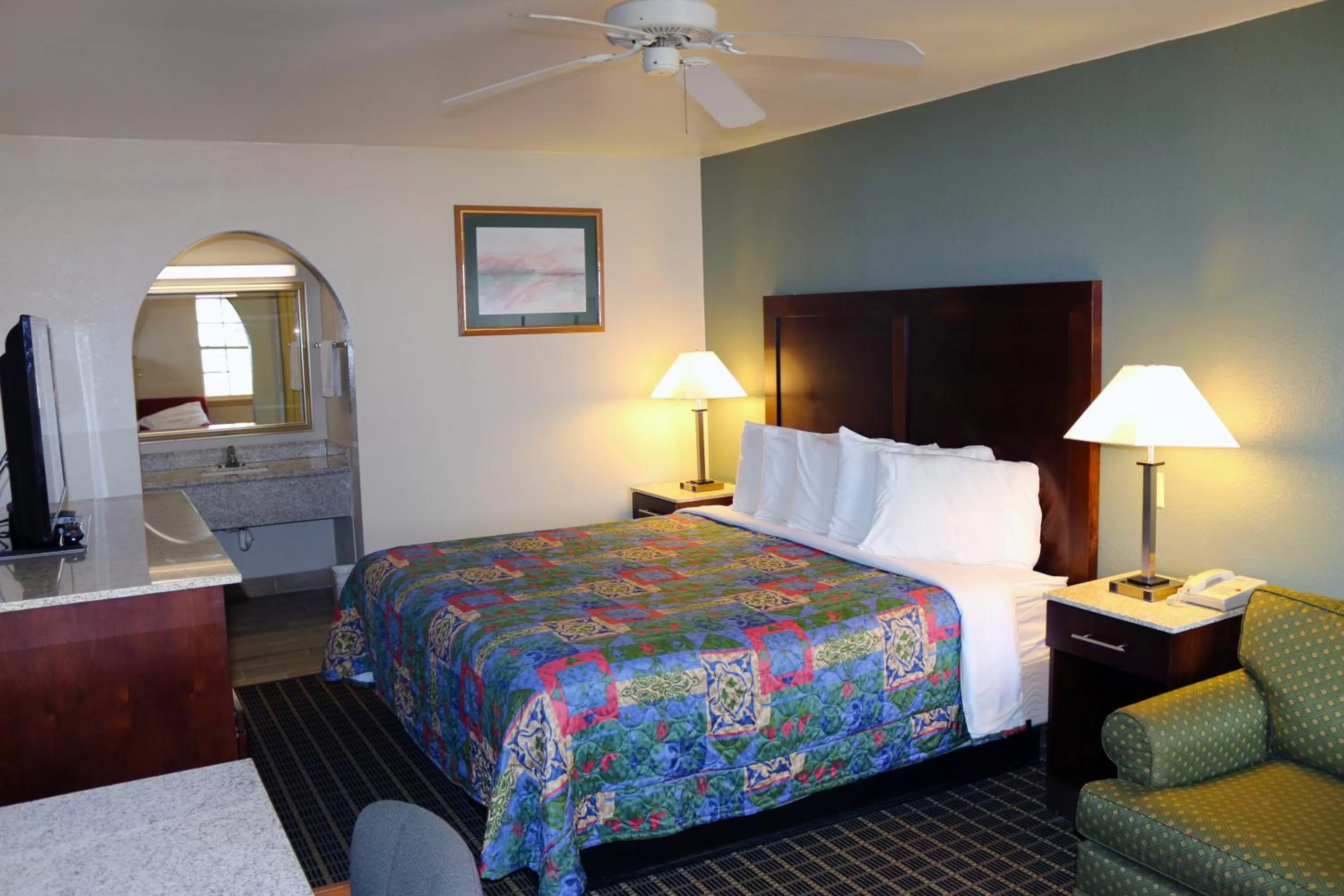 Bed in Great Western Inn & Suites