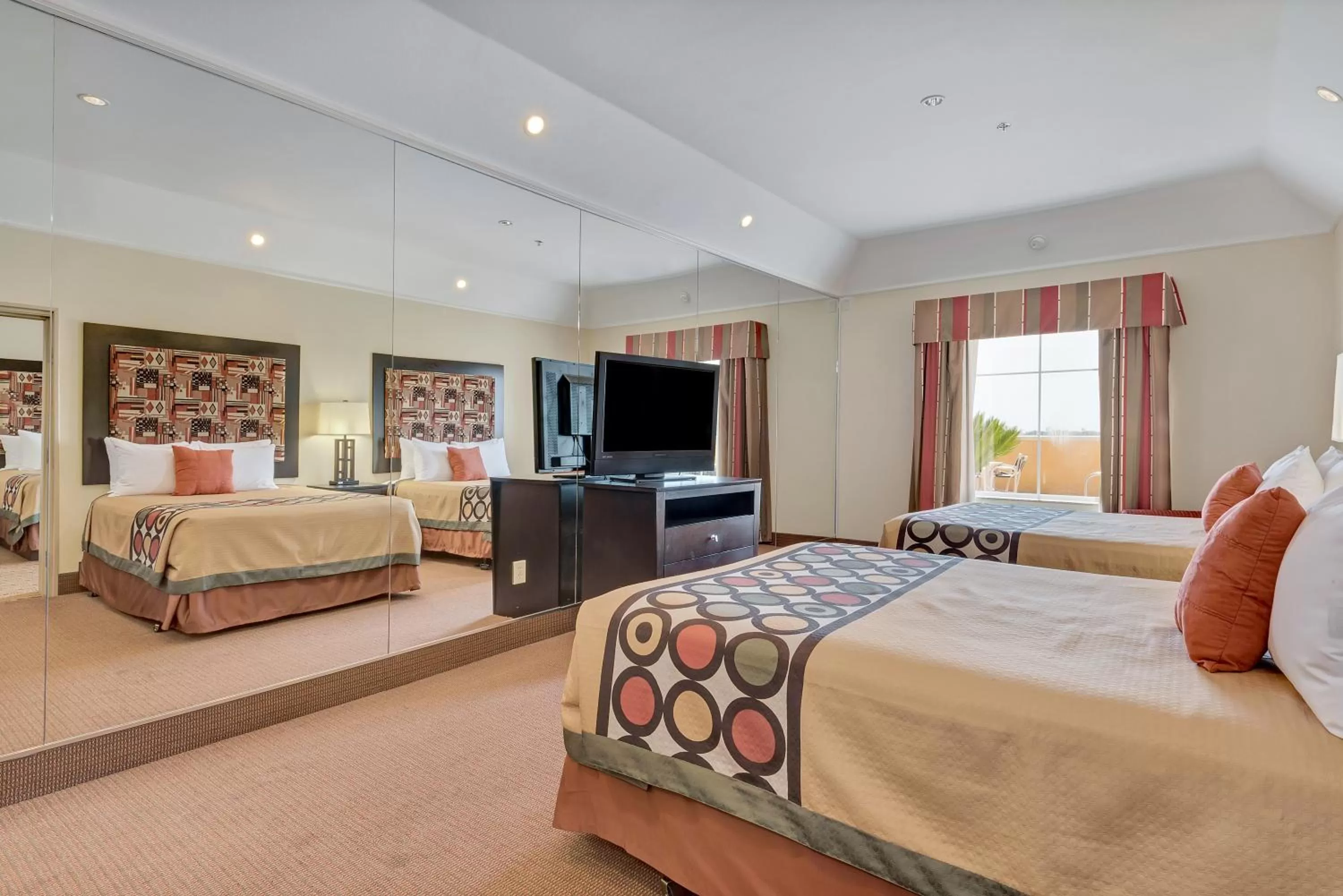 Bed in Super 8 by Wyndham Hidalgo at La Plaza Mall & Mcallen Airport