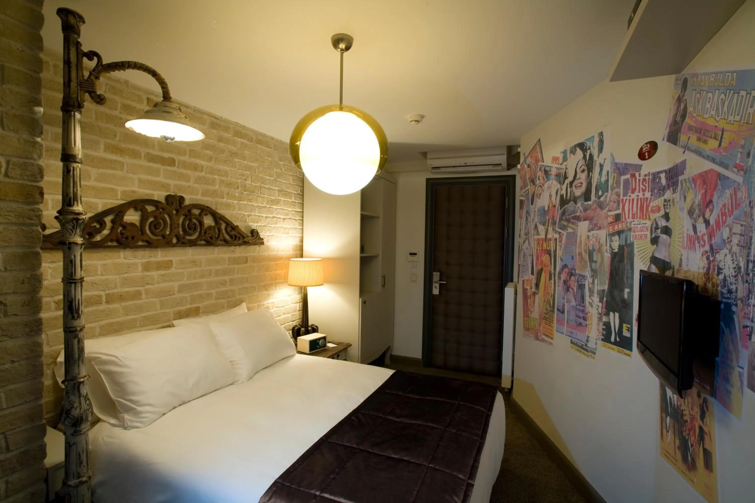 Photo of the whole room, Bed in Hypnos Design Hotel
