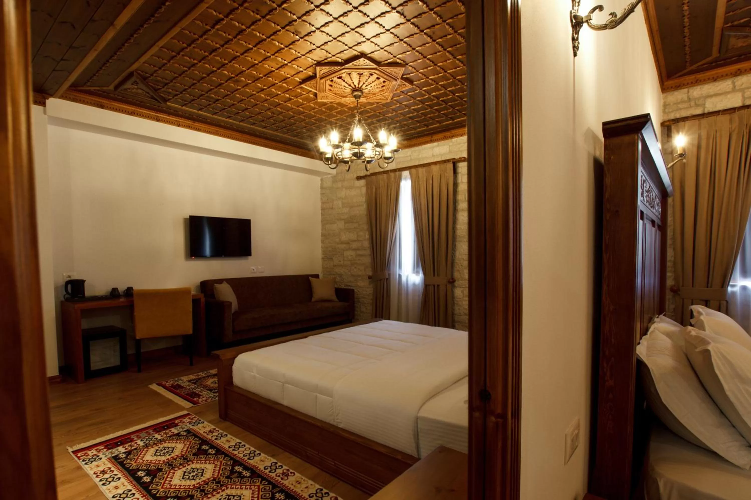 Bedroom, Bed in Rose Garden Hotel