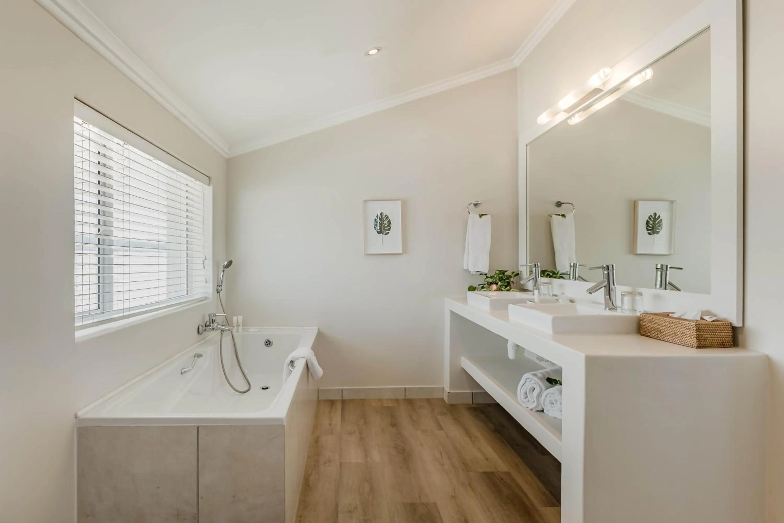 Bathroom in The Robberg Beach Lodge - Lion Roars Hotels & Lodges