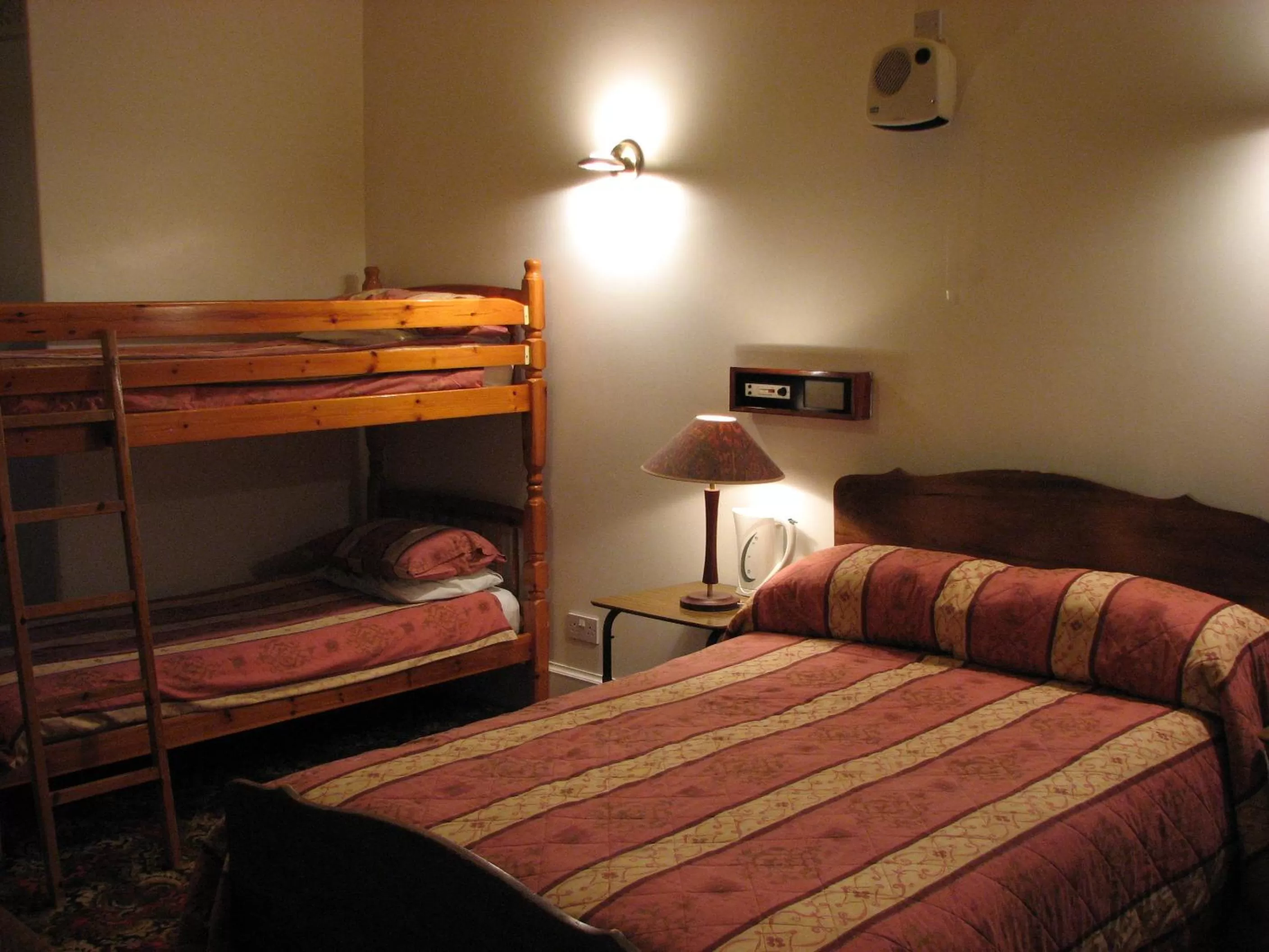 Bed in Lancaster Hotel