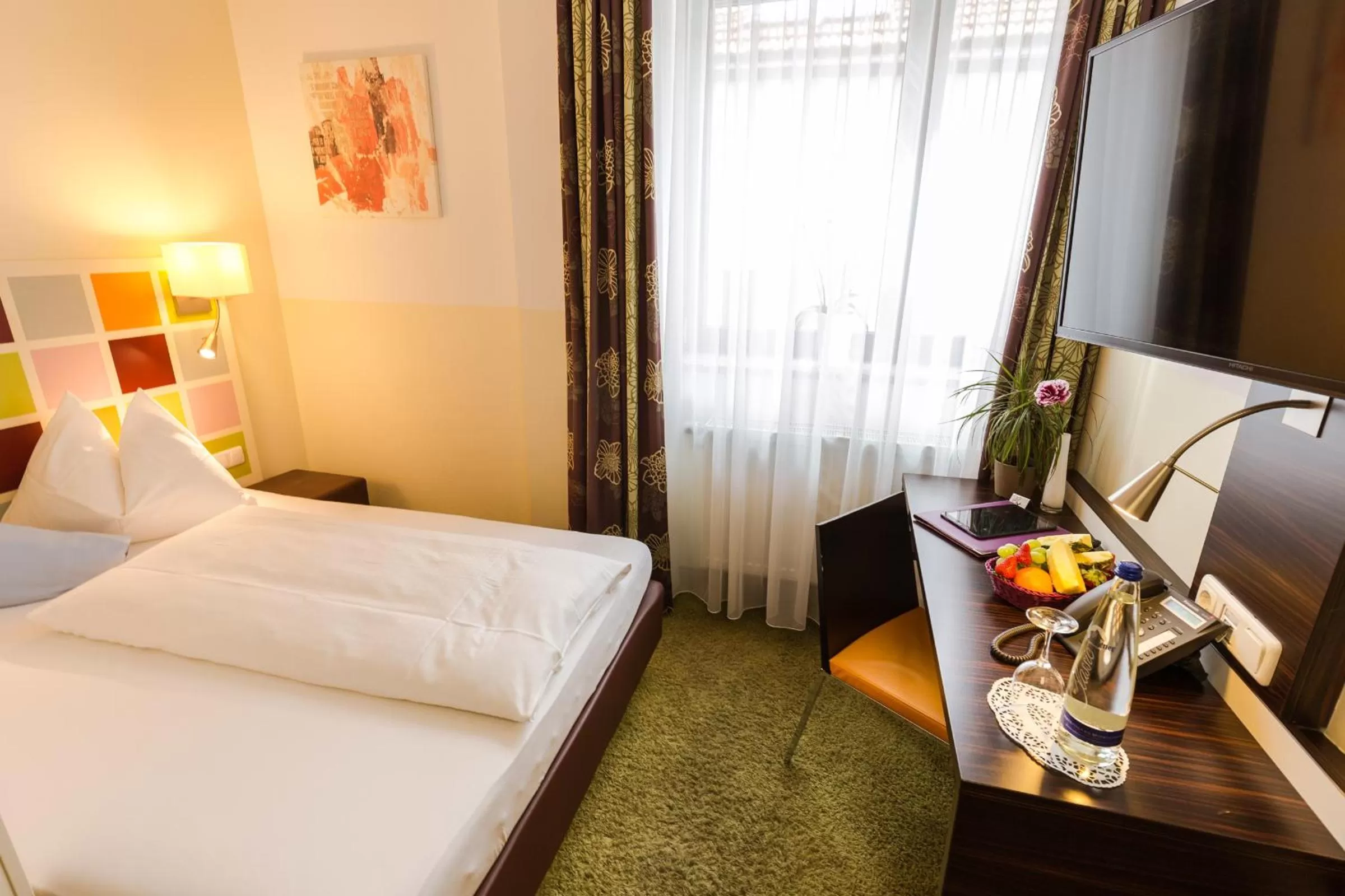 Shower, Bed in Hotel Arooma