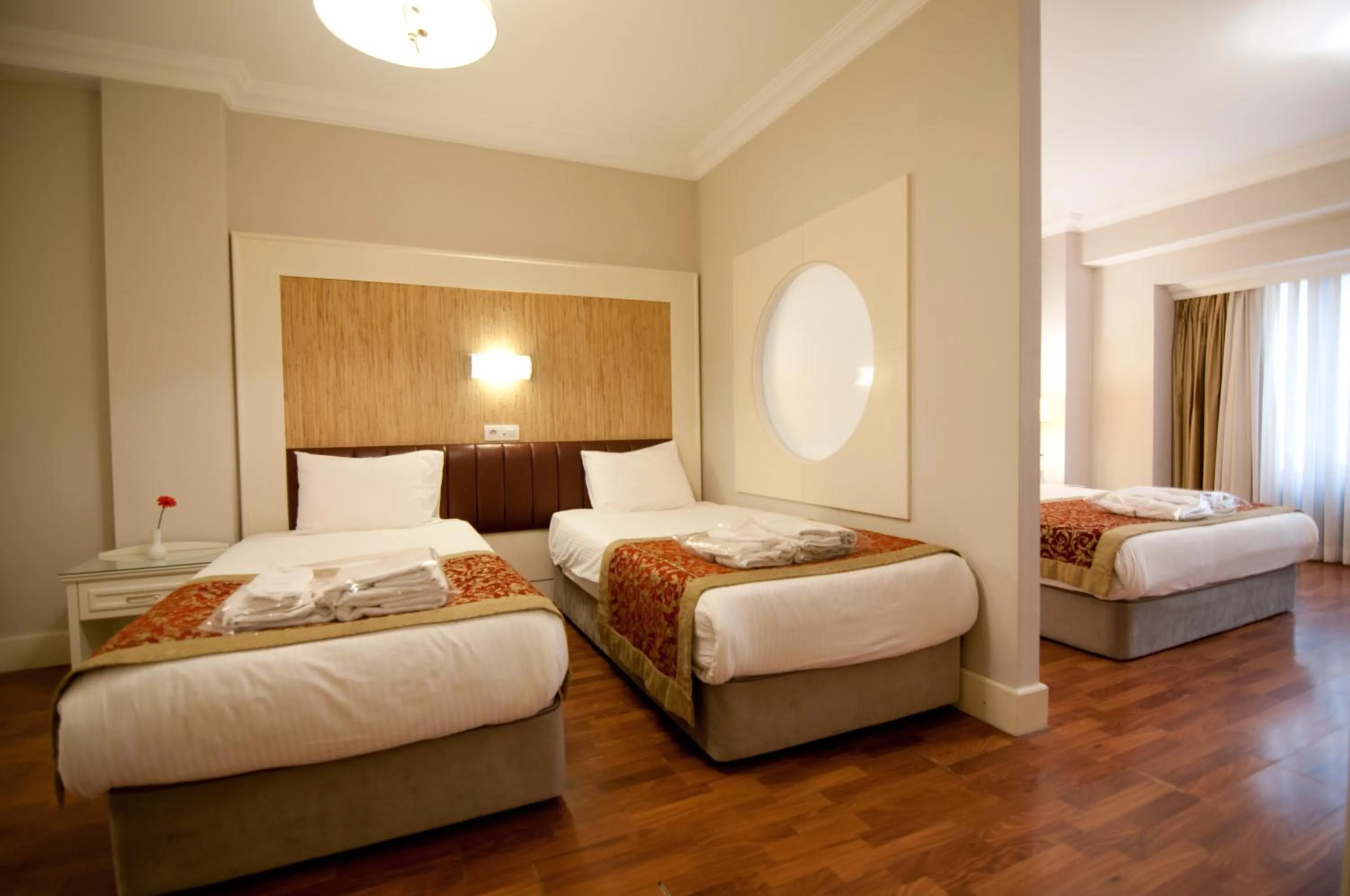 Bed in Taksim Metropark Hotel