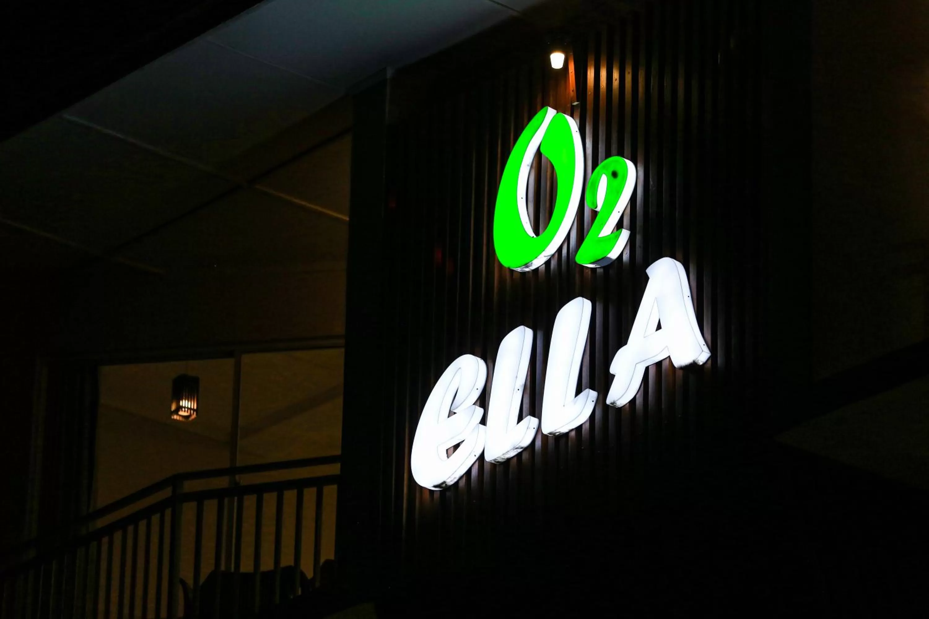 O2 Ella