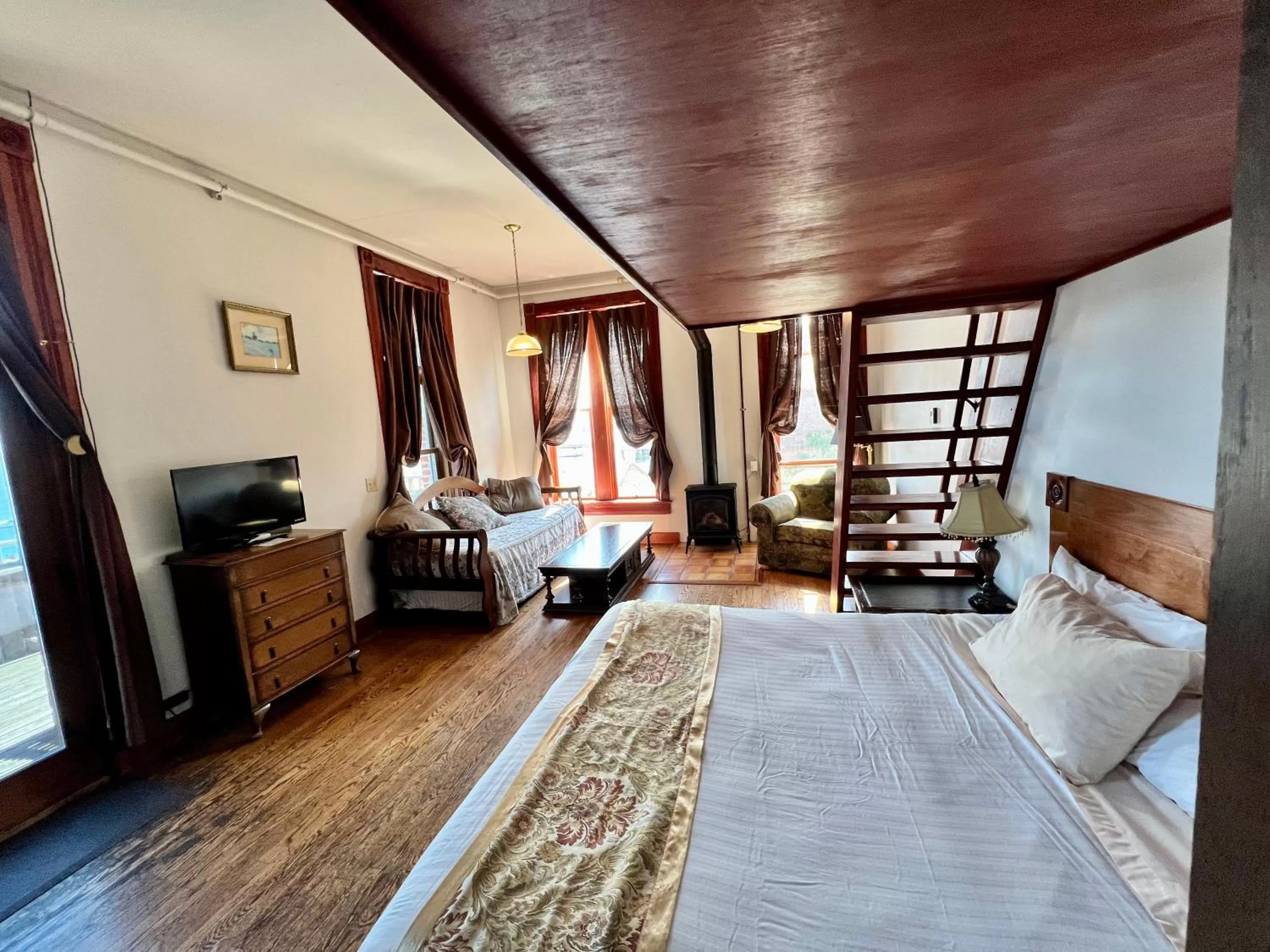 Seating Area in The Monarch Hotel