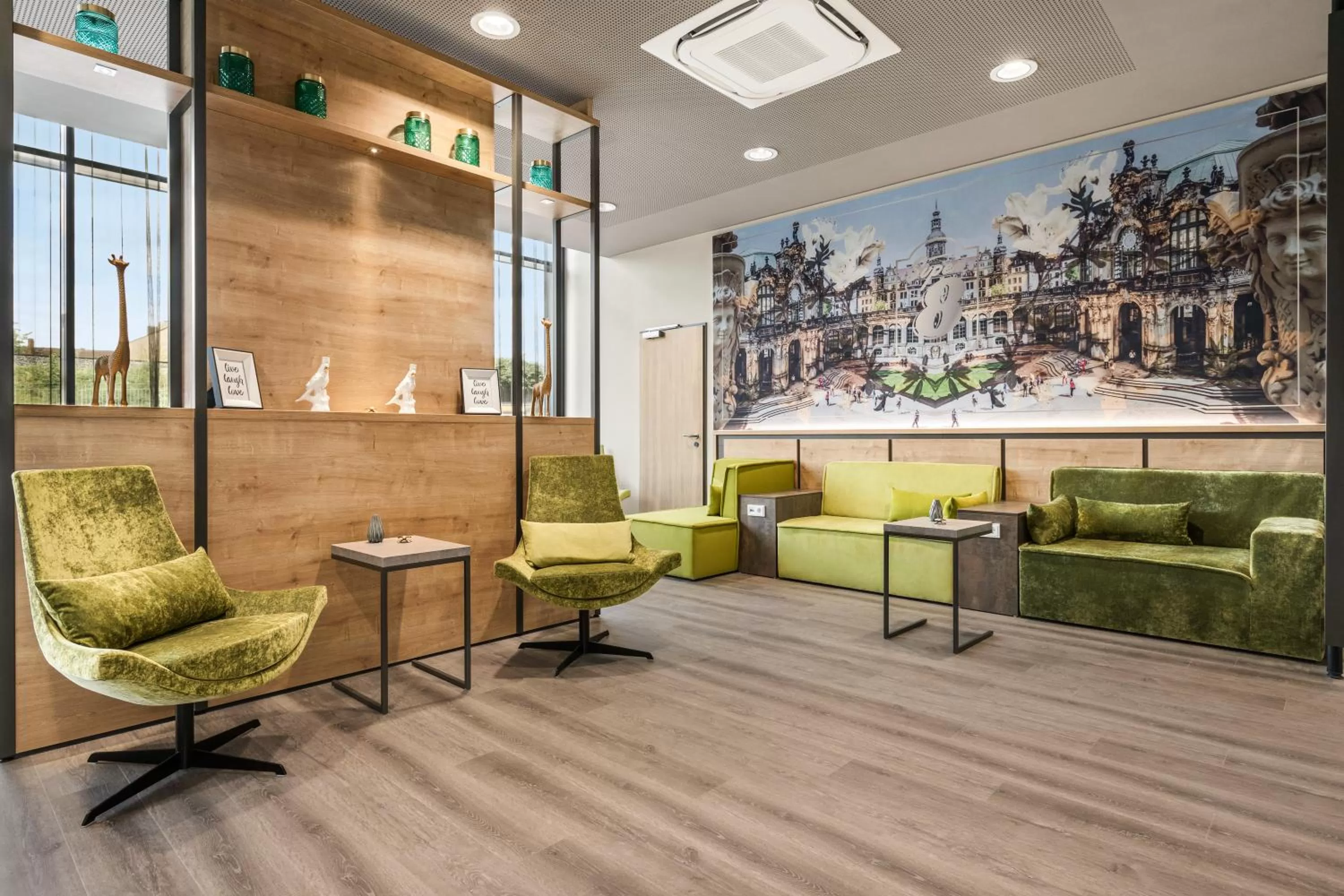 Lobby or reception in Super 8 by Wyndham Dresden