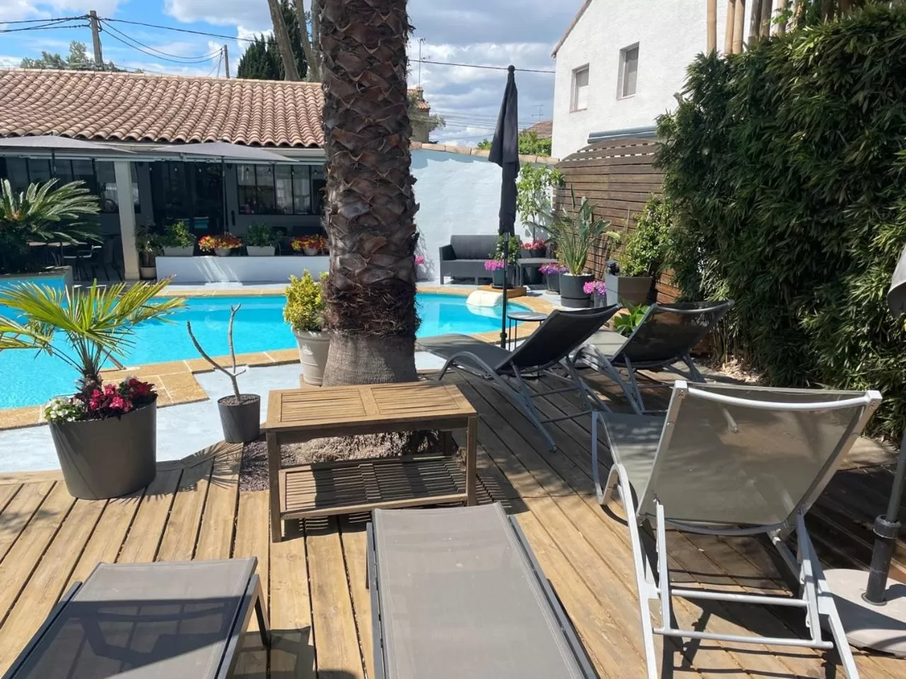 Pool view in Hôtel Le Médiéval - Parking inclus & accueil vélo