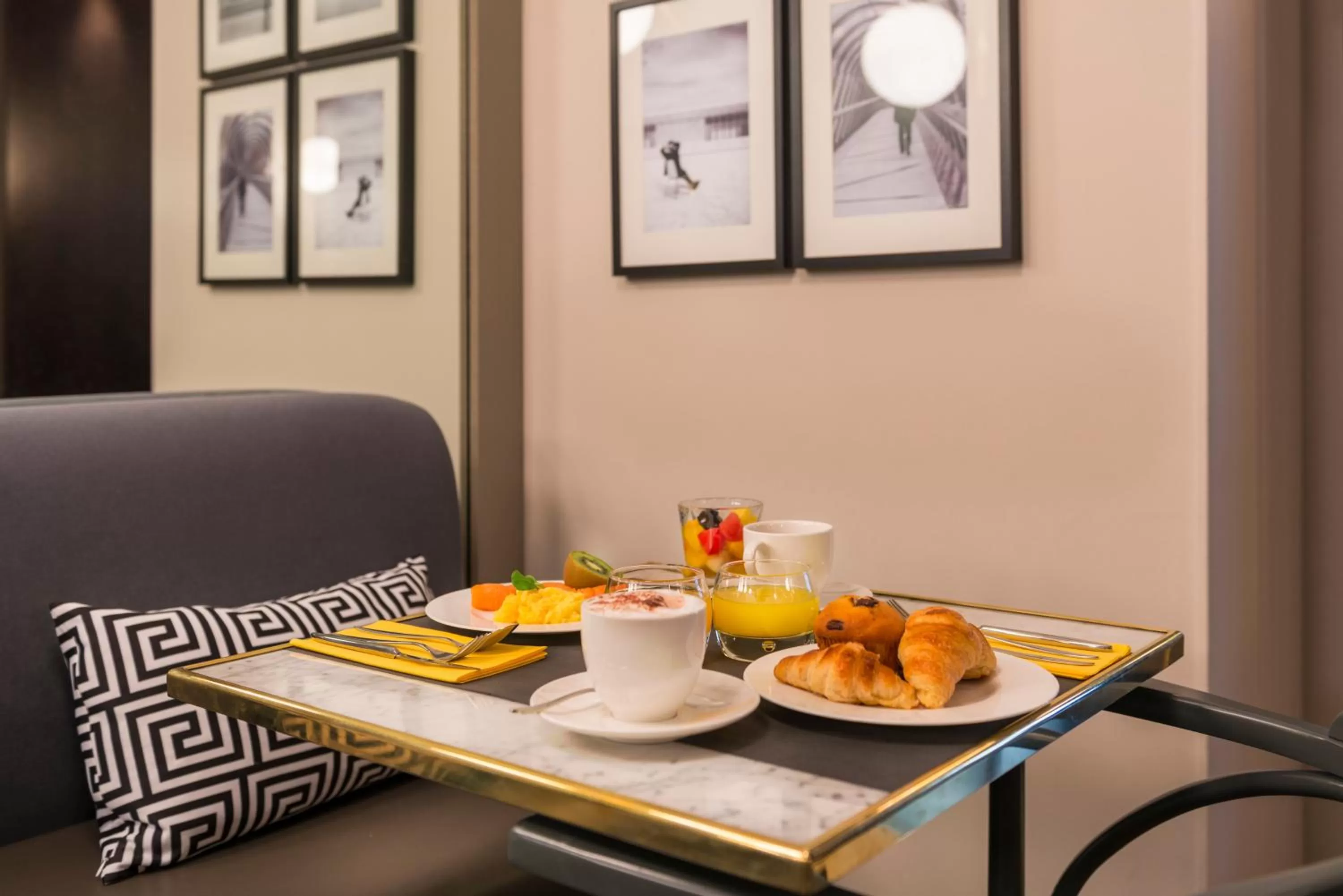 Food and drinks in Hôtel Le Marquis by Inwood Hotels