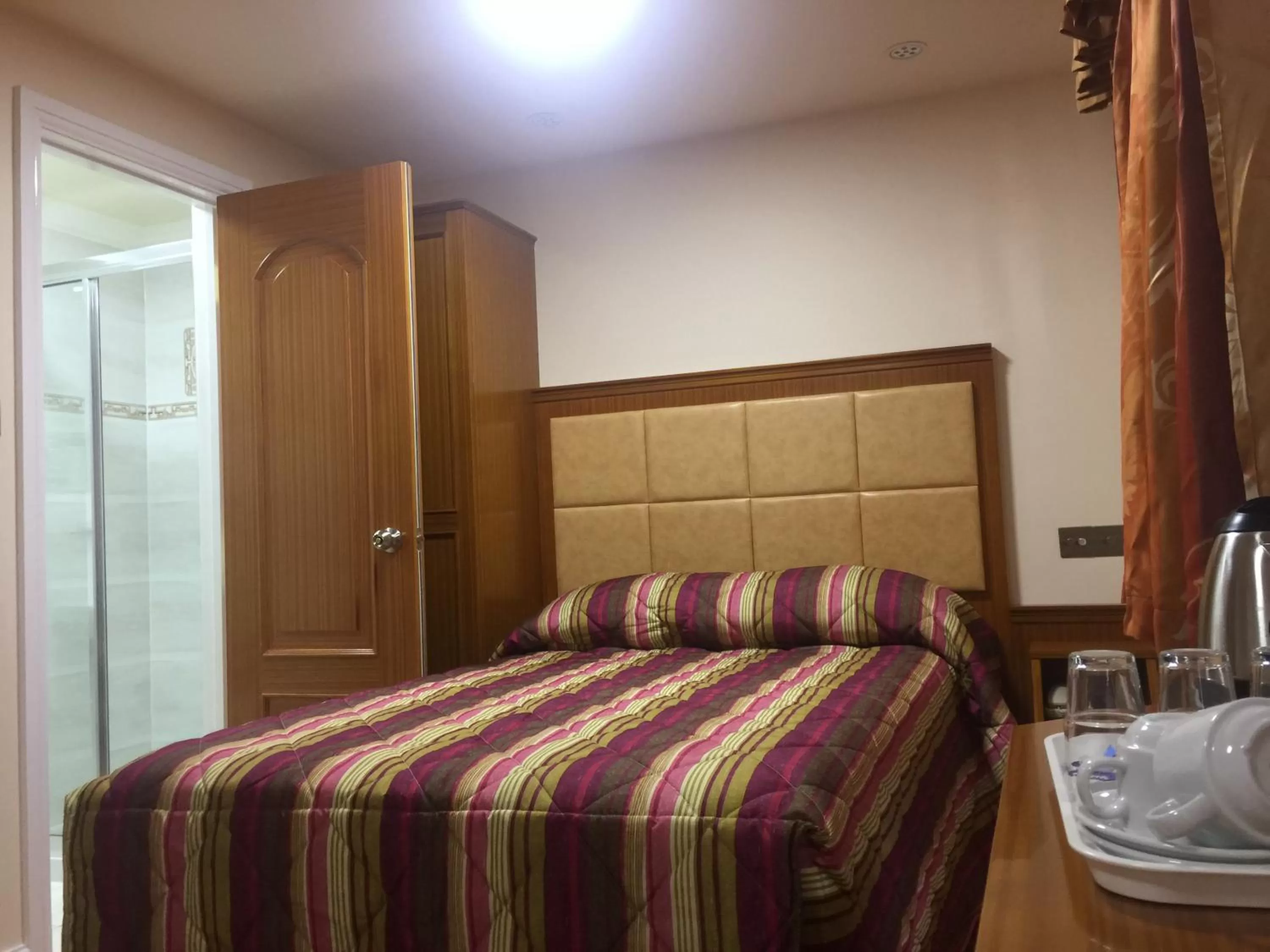 Bedroom, Bed in White House Hotel