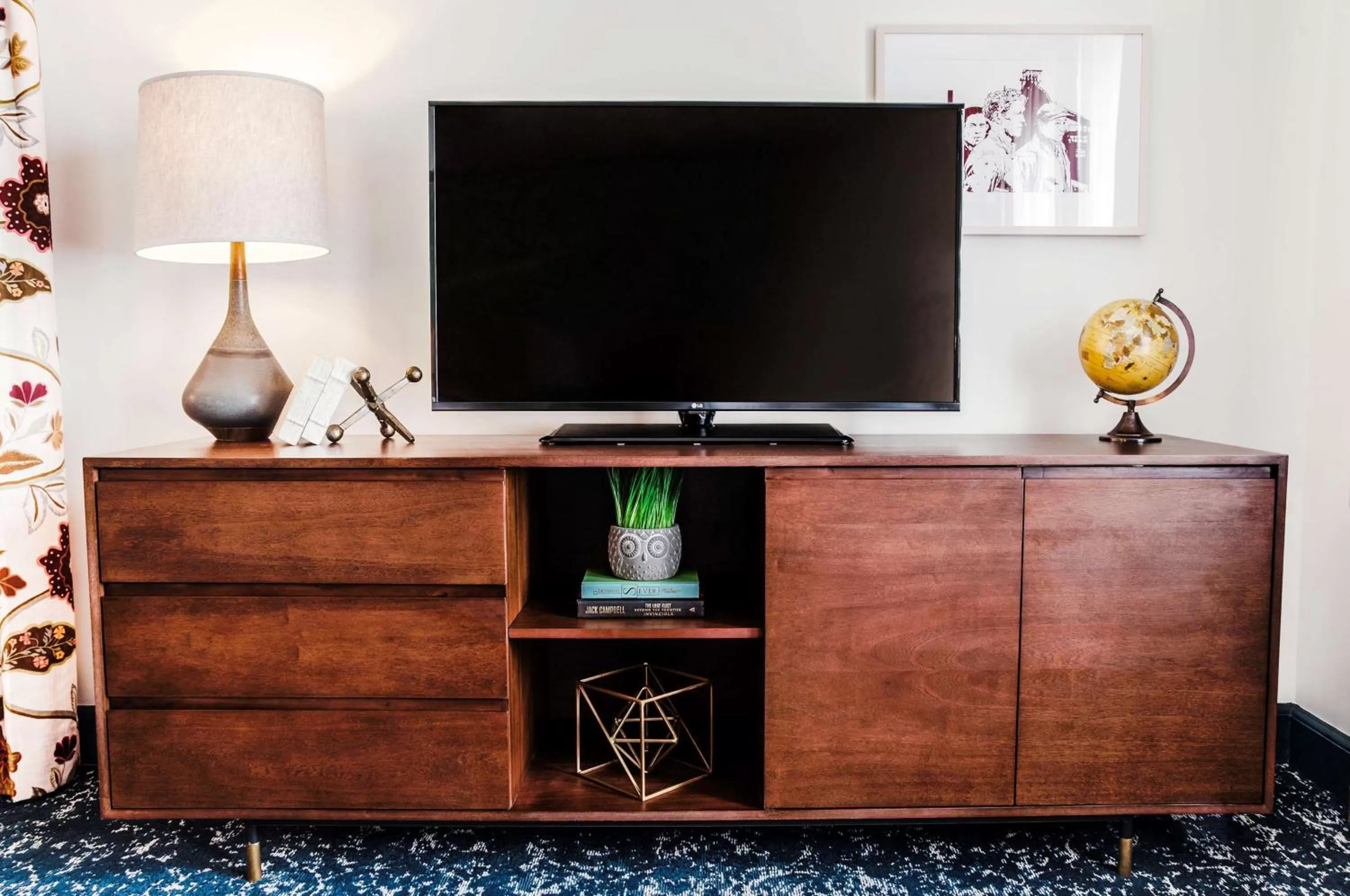 Photo of the whole room in Hotel Revival Baltimore