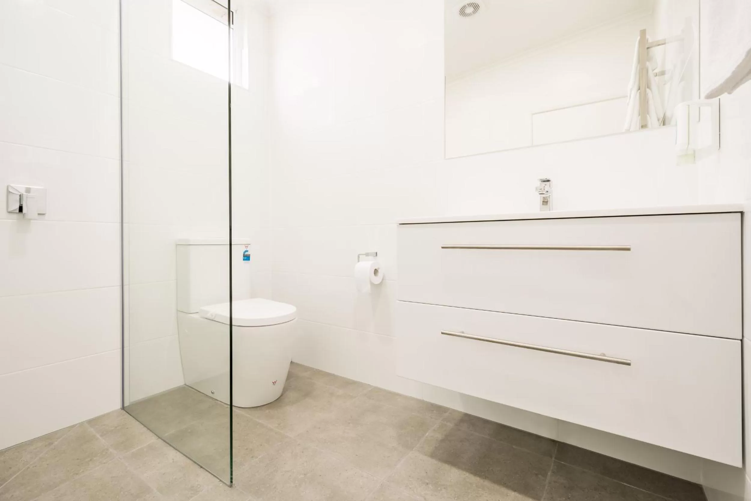 Bathroom in Argosy Motor Inn