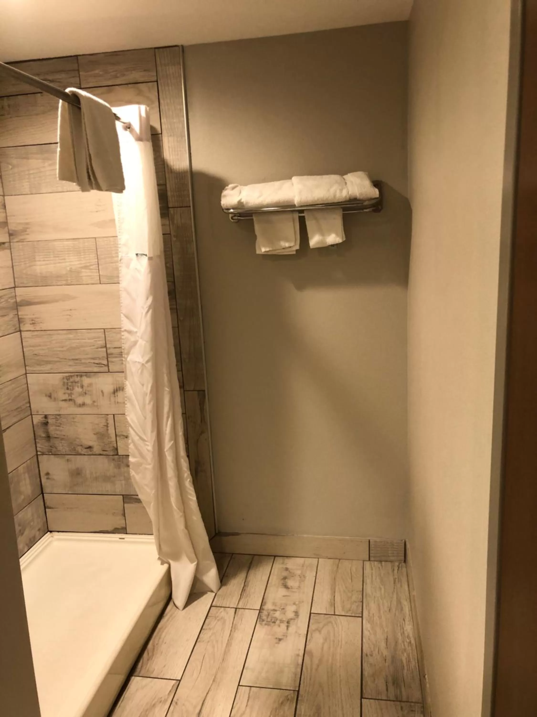 Standard King Room - Smoking in Days Inn by Wyndham Franklin Nashville