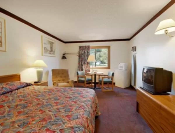 King Room - Non-Smoking in Becker inn & Suites