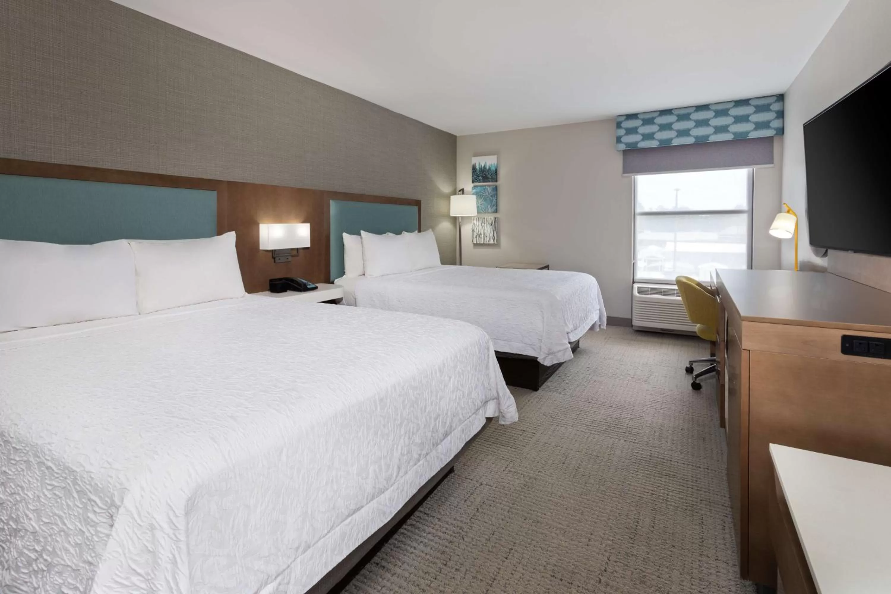 Bedroom, Bed in Hampton Inn Perry