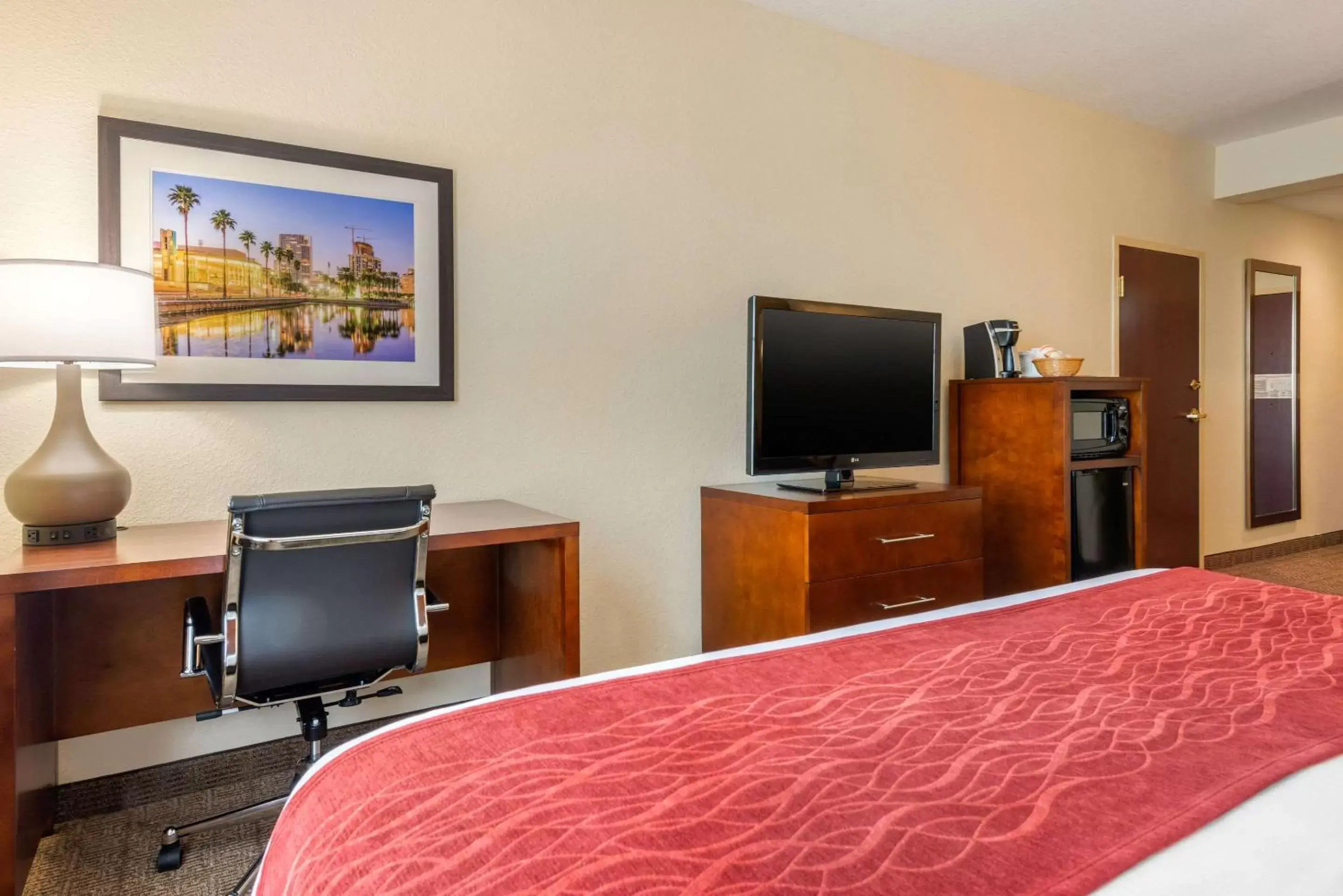 King Suite - Accessible/Non-Smoking in Comfort Inn & Suites Northeast - Gateway King Suite - Accessible/Non-Smoking in Comfort Inn & Suites Northeast - Gateway