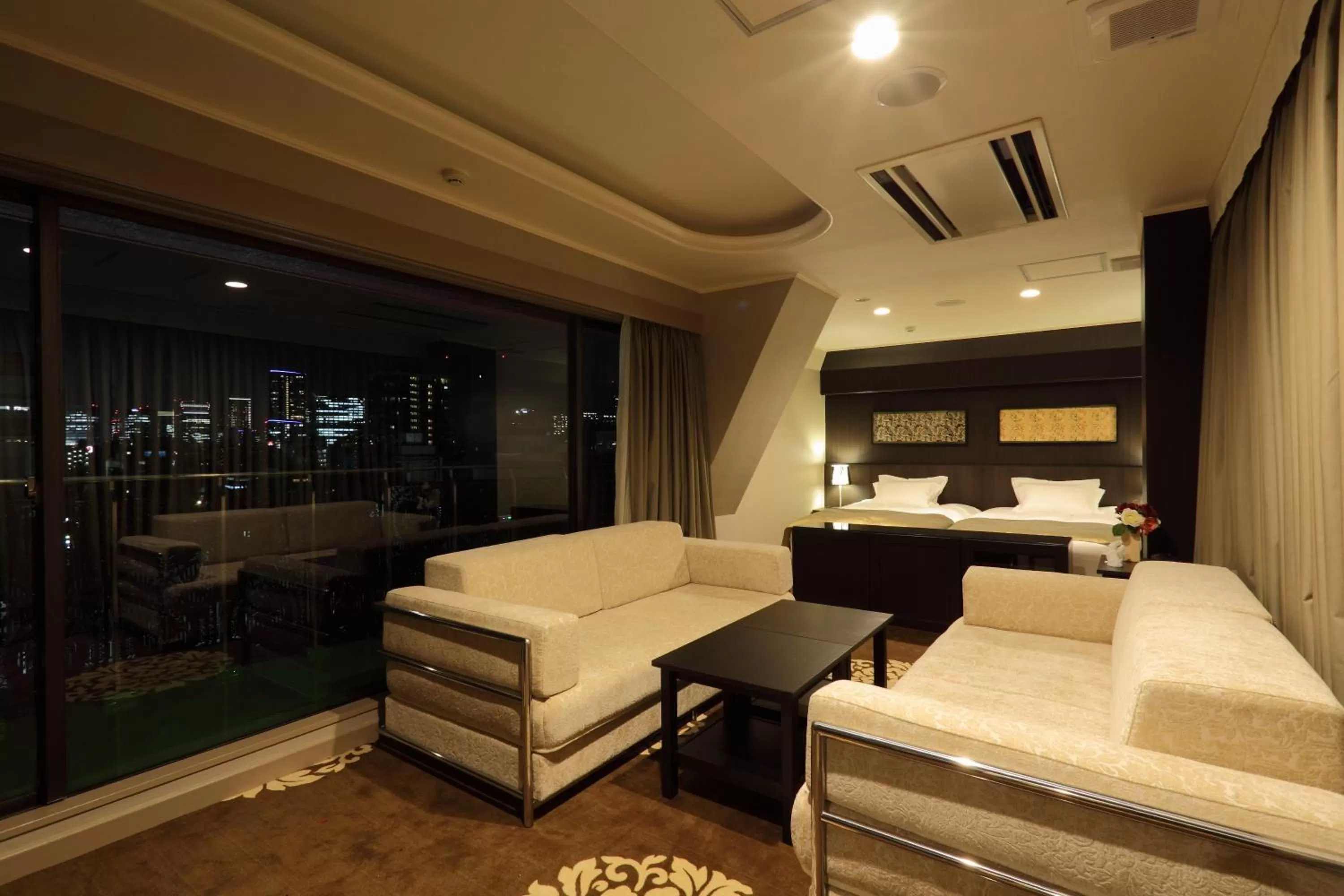 Seating area, Bed in Centurion Hotel Ueno