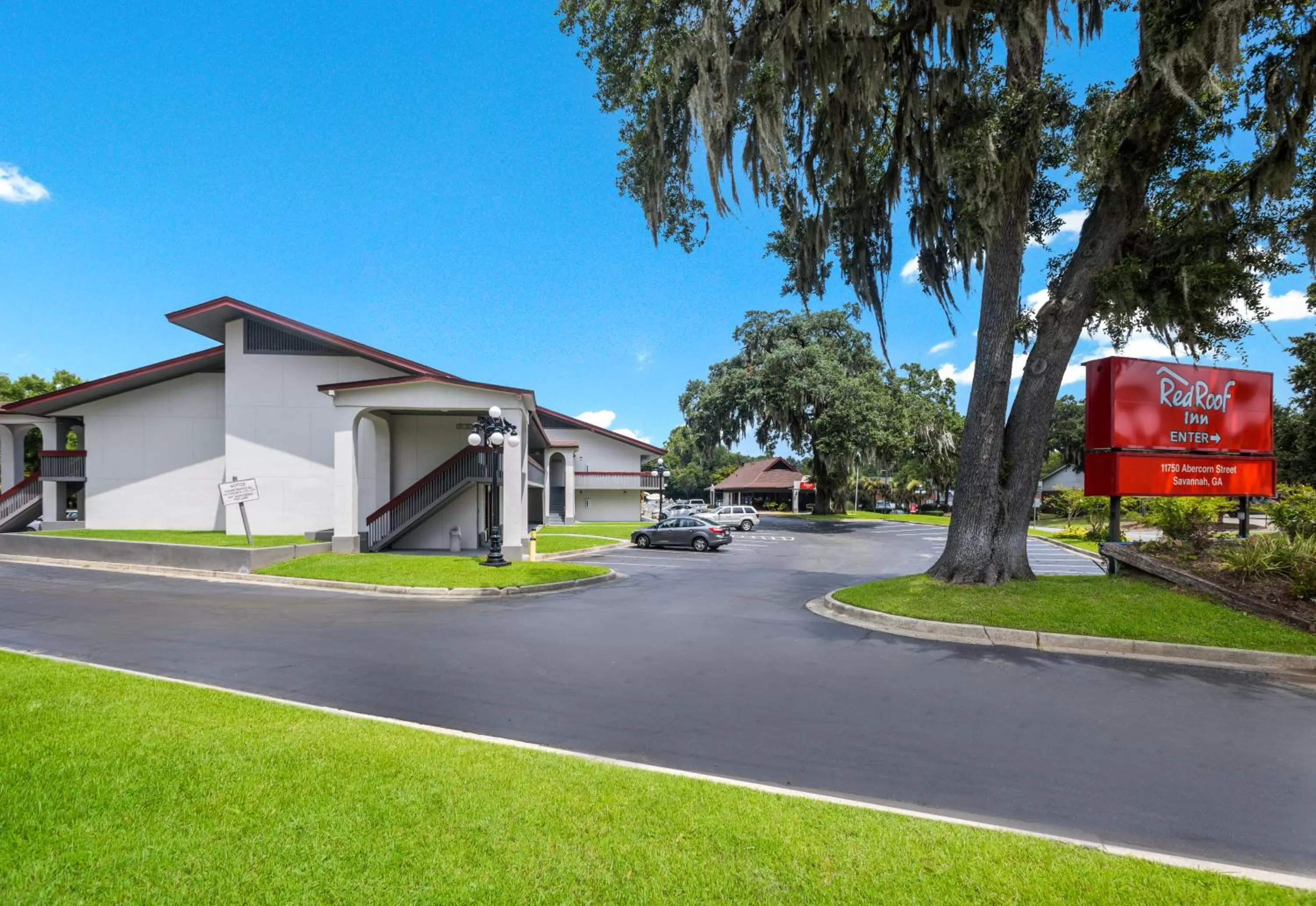 Property building in Red Roof Inn Savannah – Southside/Midtown