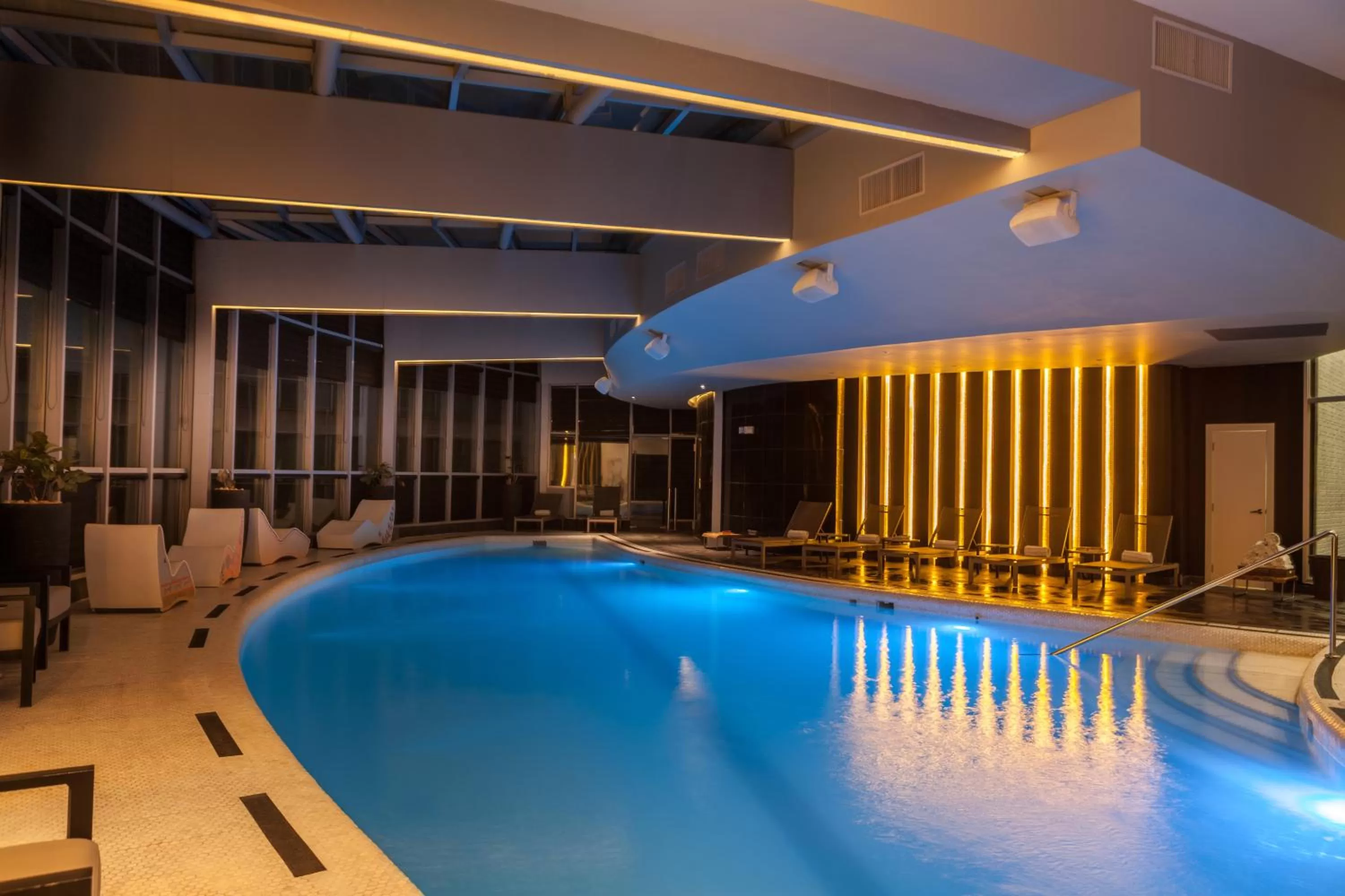 Swimming pool in Hotel Las Americas Golden Tower Panamá