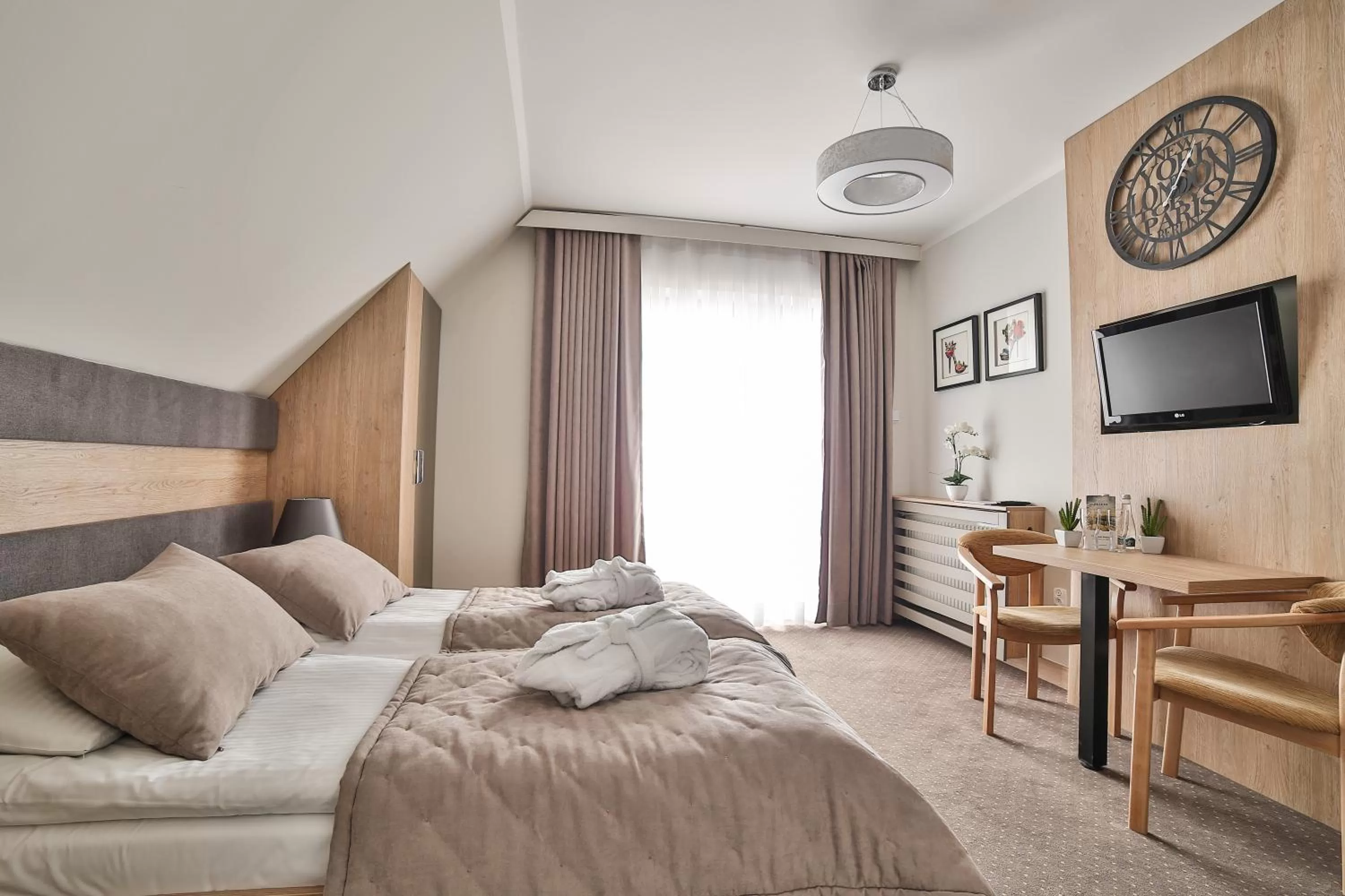 Photo of the whole room, Bed in Hotel Kompleks Beskid z basenem i stokiem narciarskim - blisko Babiej Góry