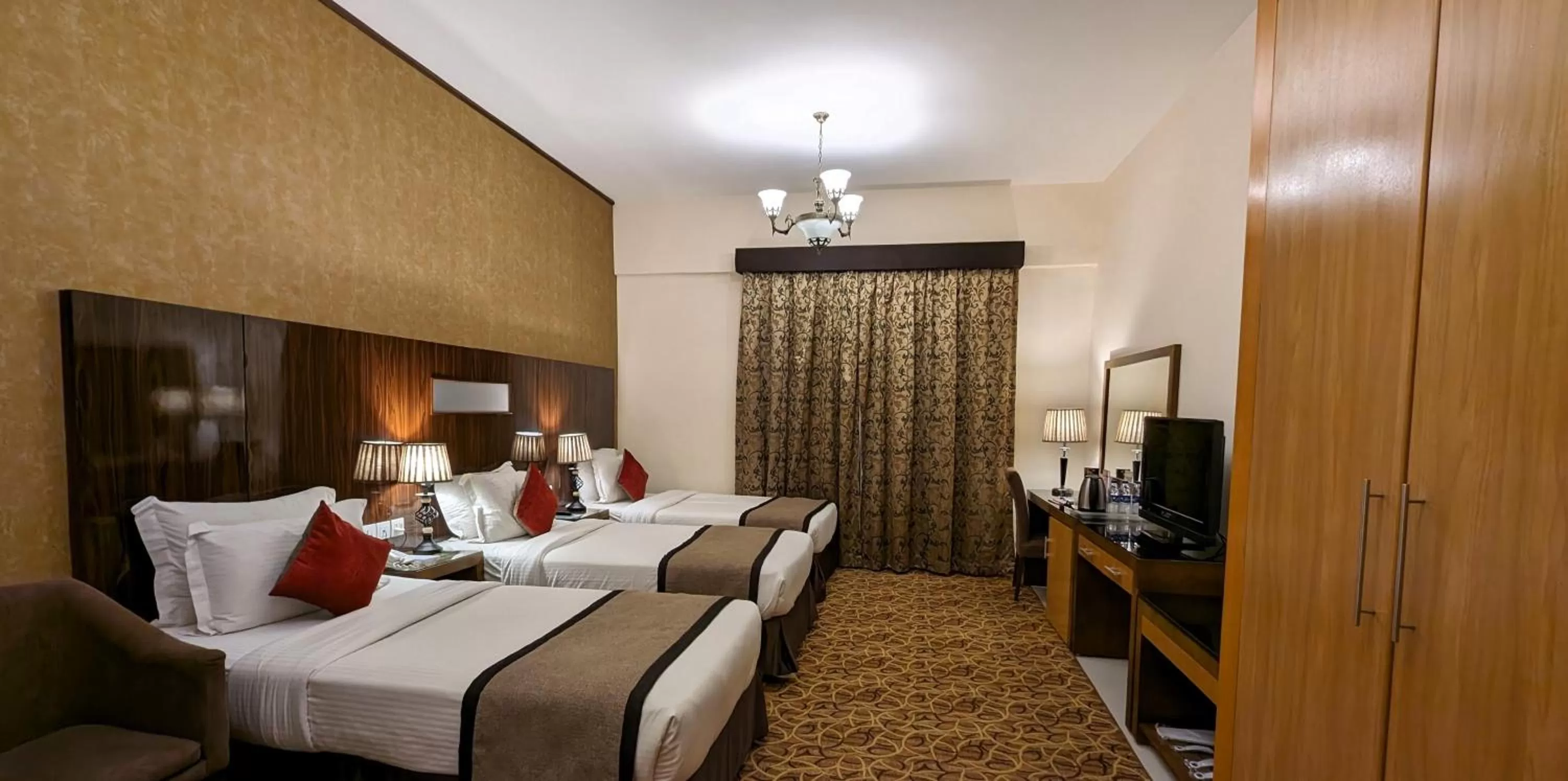 Bedroom, Bed in City Tower Hotel