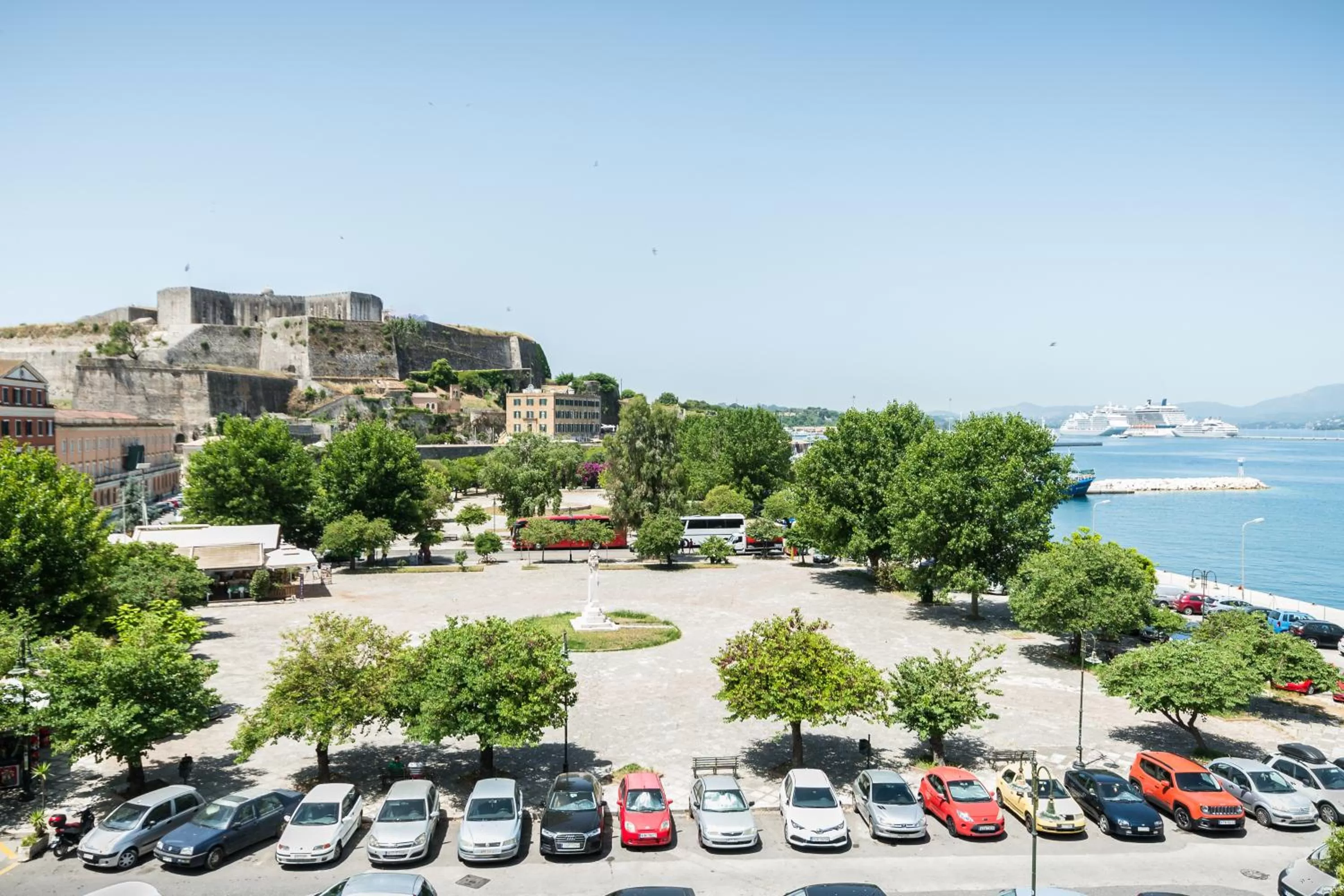 Neighbourhood in New York Luxury Suites