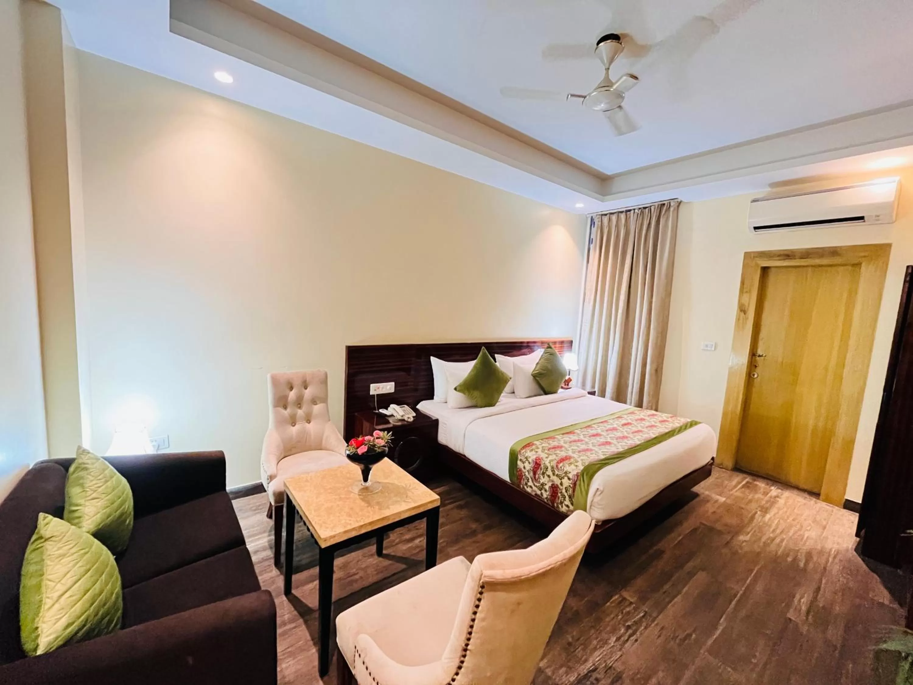 Bed in Hotel Banz near Delhi Airport