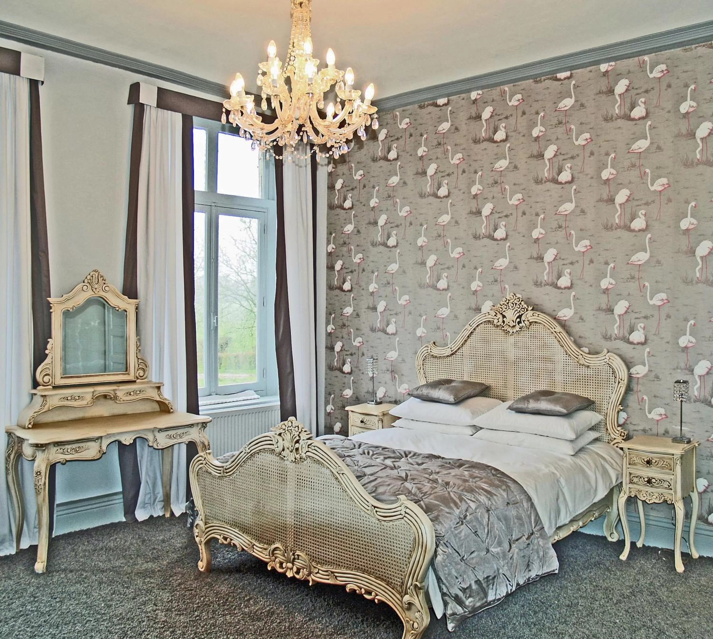 Decorative detail, Bed in Maison De Plumes