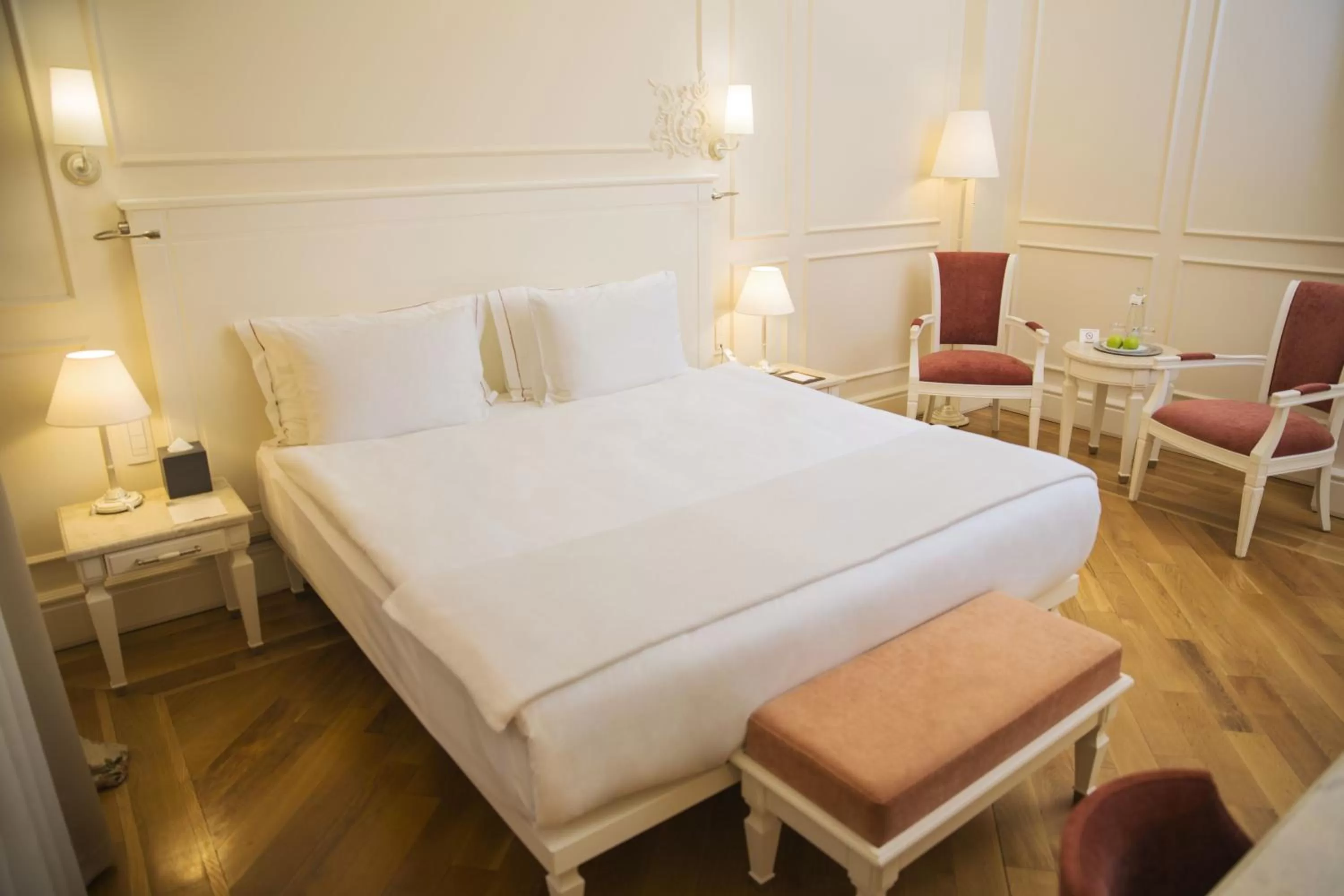 Bed in Corinne Art & Boutique Hotel