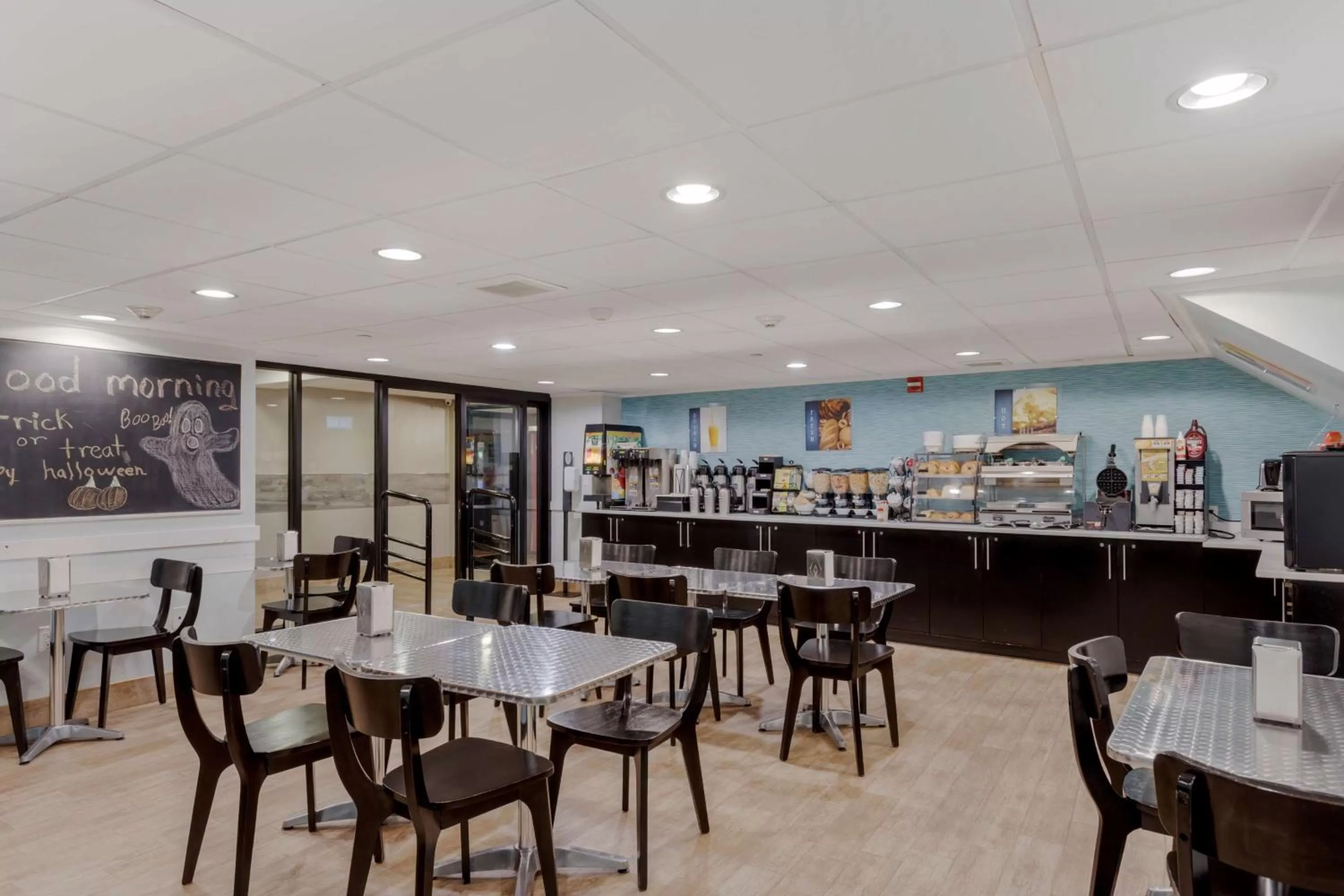 Breakfast in Best Western Plus Brooklyn Bay Hotel