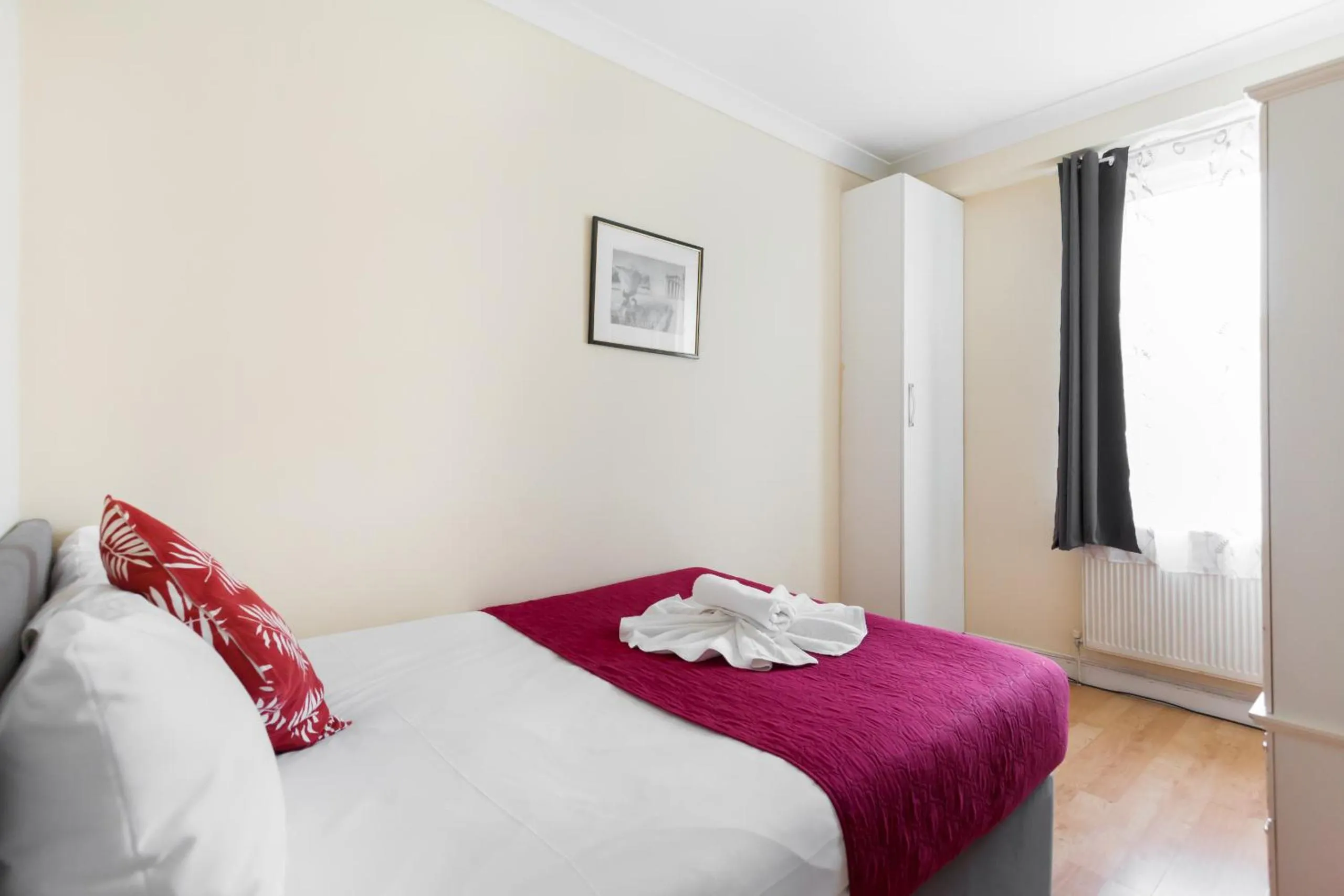 Bedroom, Bed in Kings Cross Prime Stay Apartments
