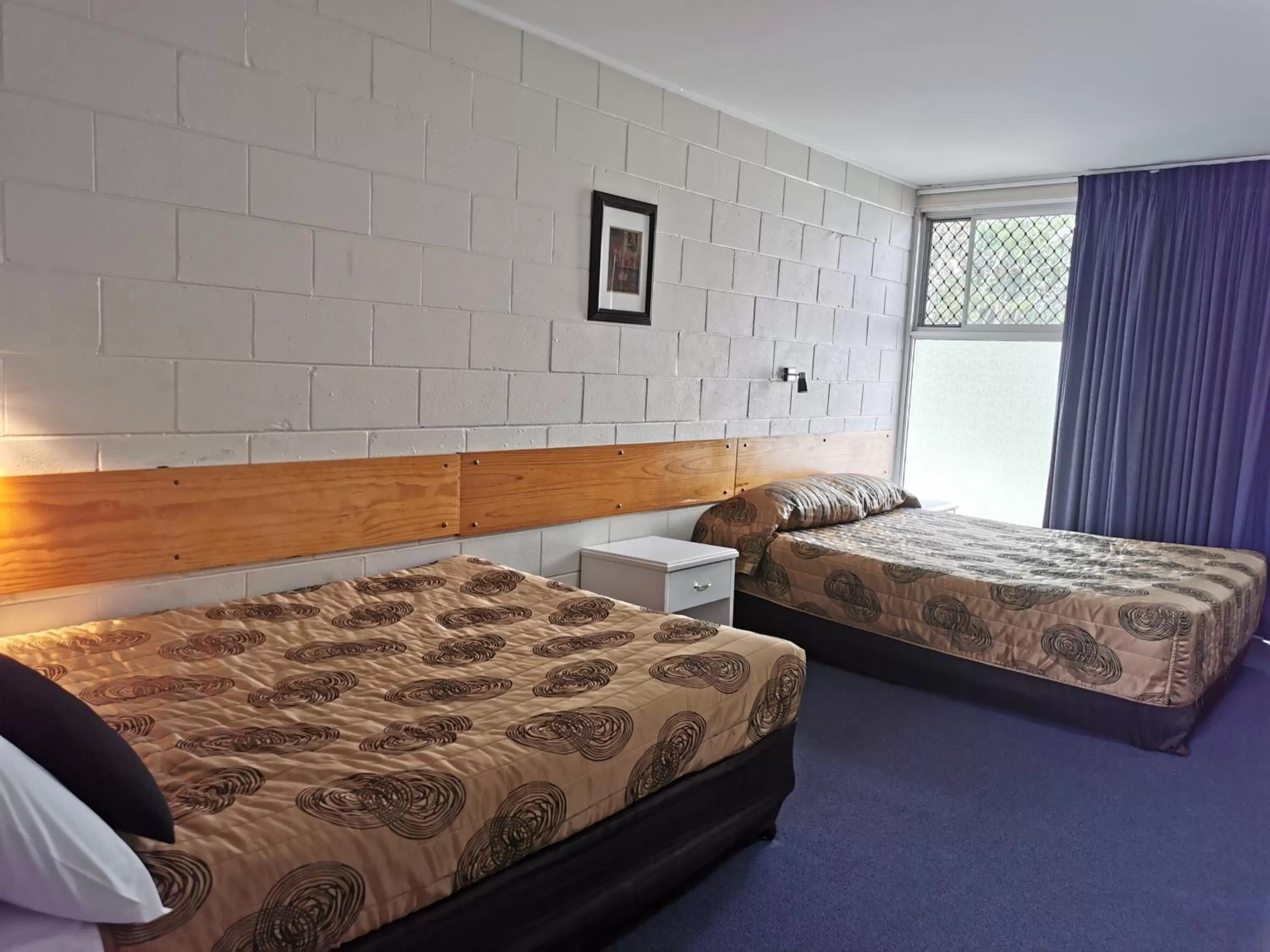 Bedroom, Bed in Central Motel Ipswich