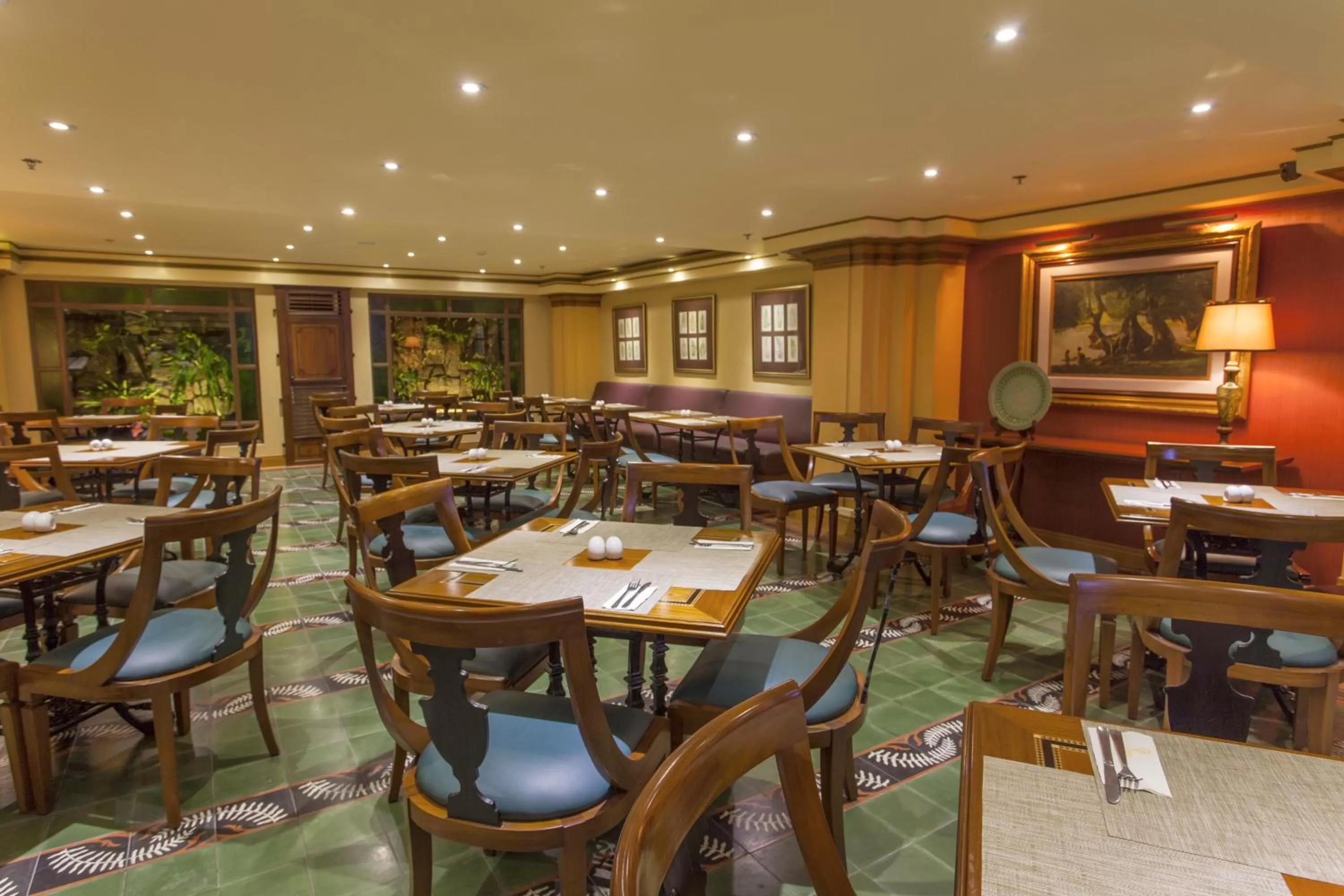 Restaurant/places to eat in Herald Suites