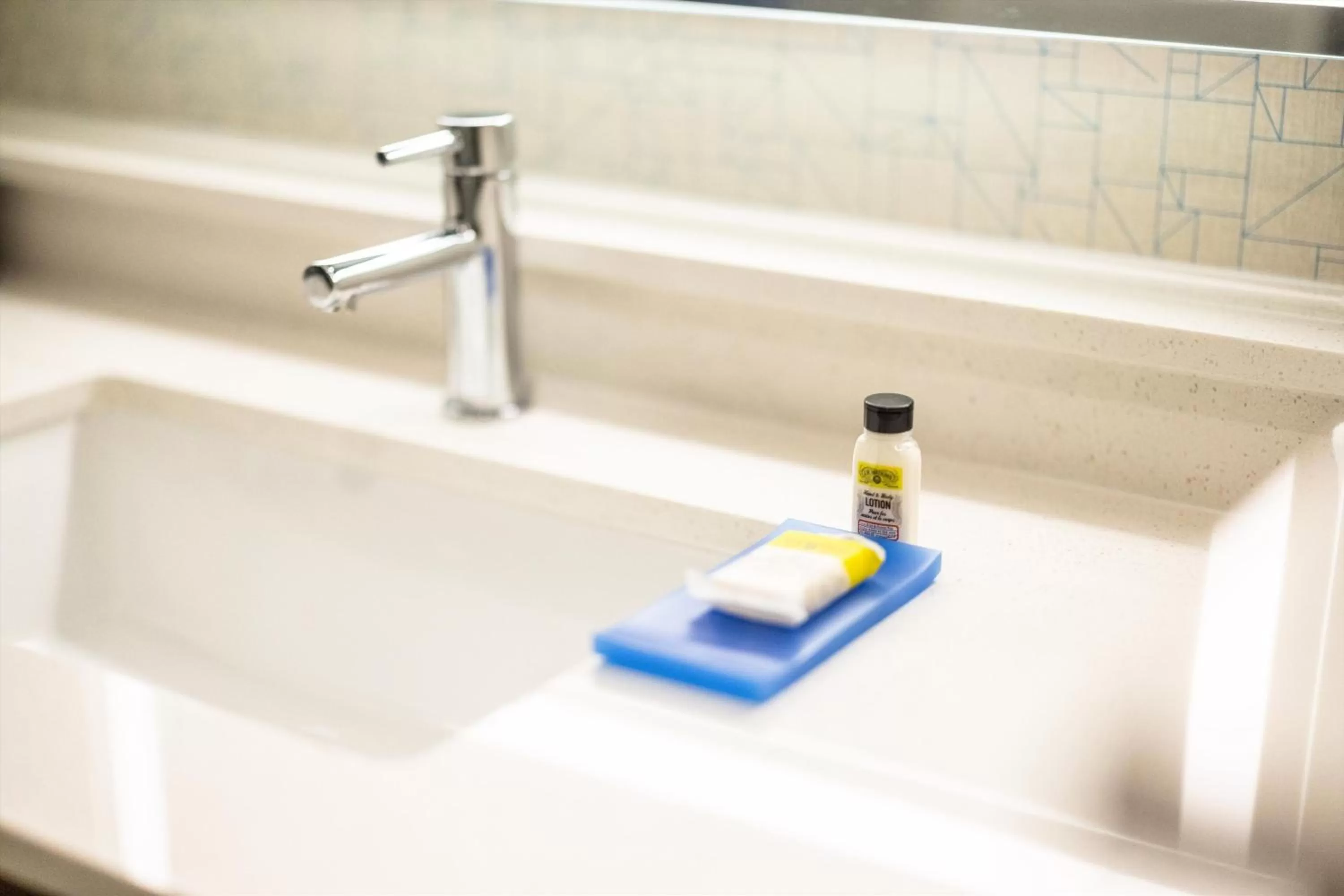 Bedroom in Holiday Inn Express & Suites - San Jose Silicon Valley by IHG