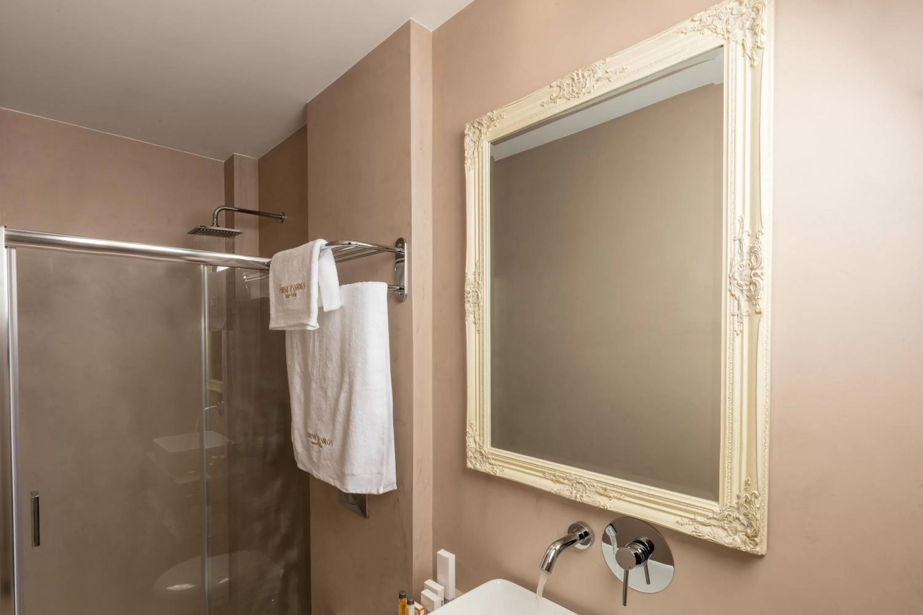 Bathroom in Athens Mansion Luxury Suites