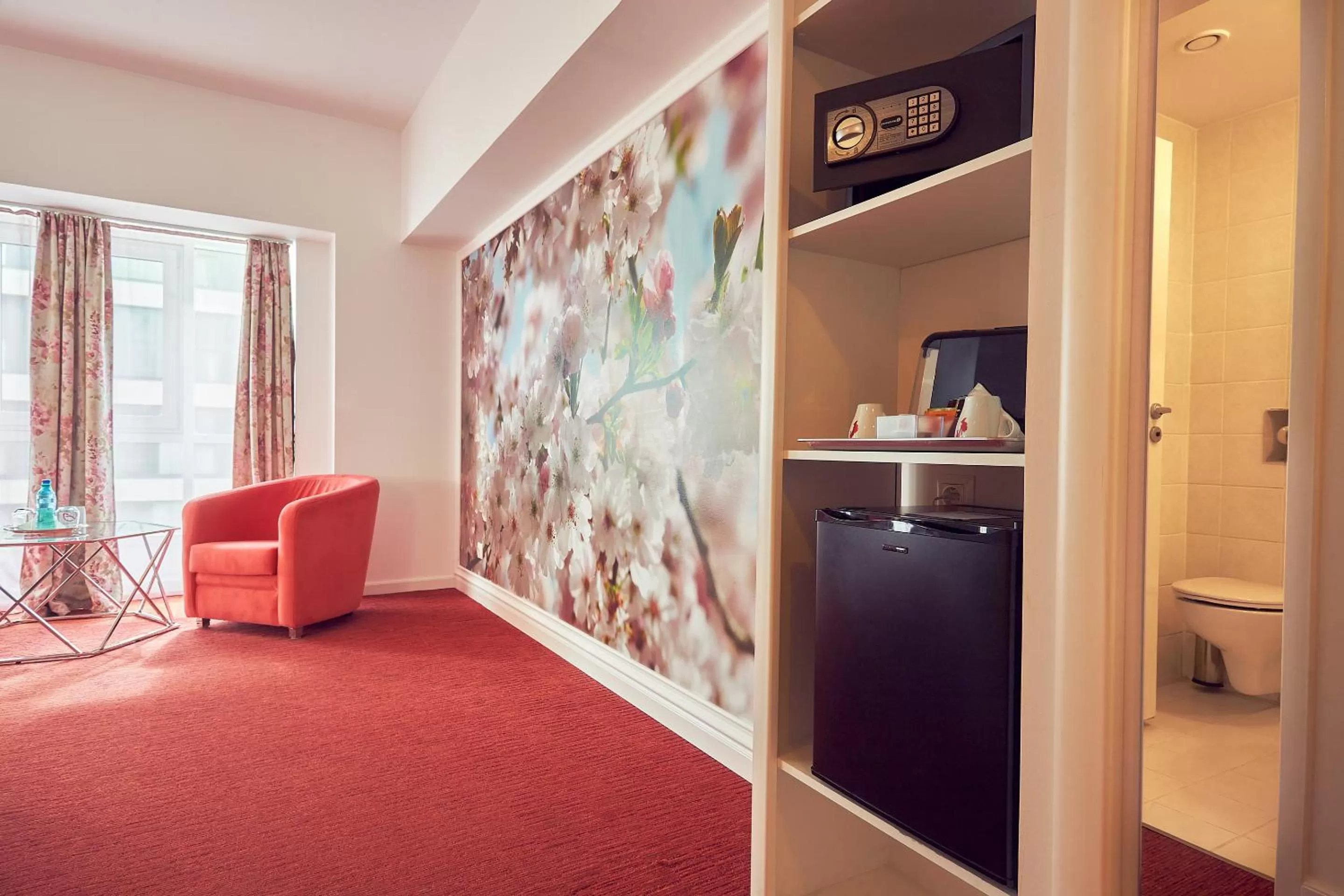 safe in Continental Forum Constanta