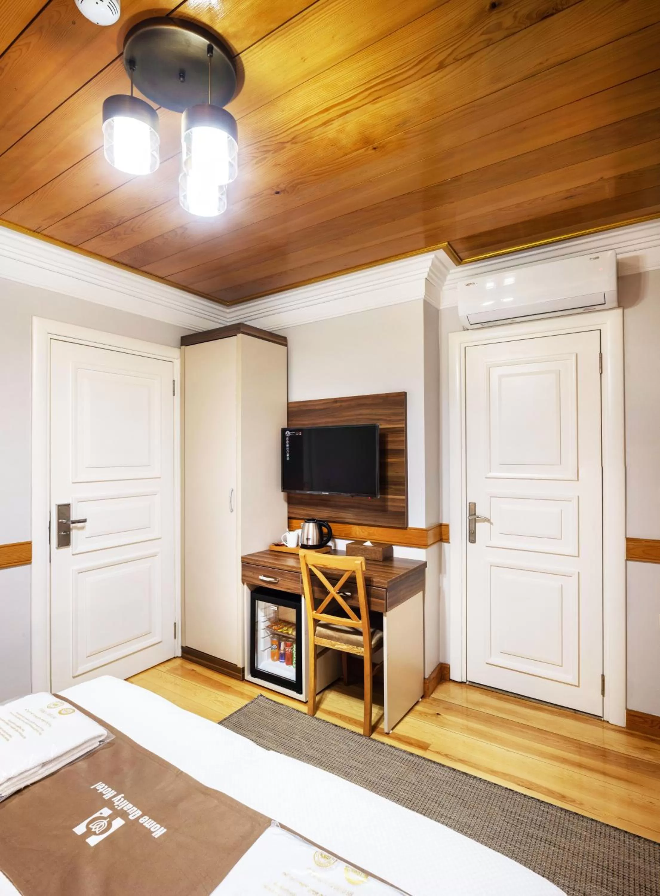 TV and multimedia in HOME QUALITY HOTEL