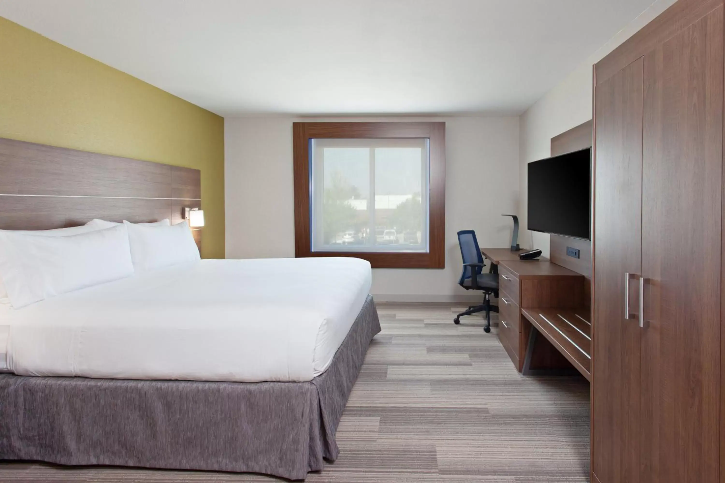 King Room - Mobility Access/Roll in Shower - Non-Smoking in Holiday Inn Express Hotel & Suites Pasadena-Colorado Boulevard, an IHG Hotel King Room - Mobility Access/Roll in Shower - Non-Smoking in Holiday Inn Express Hotel & Suites Pasadena-Colorado Boulevard, an IHG Hotel