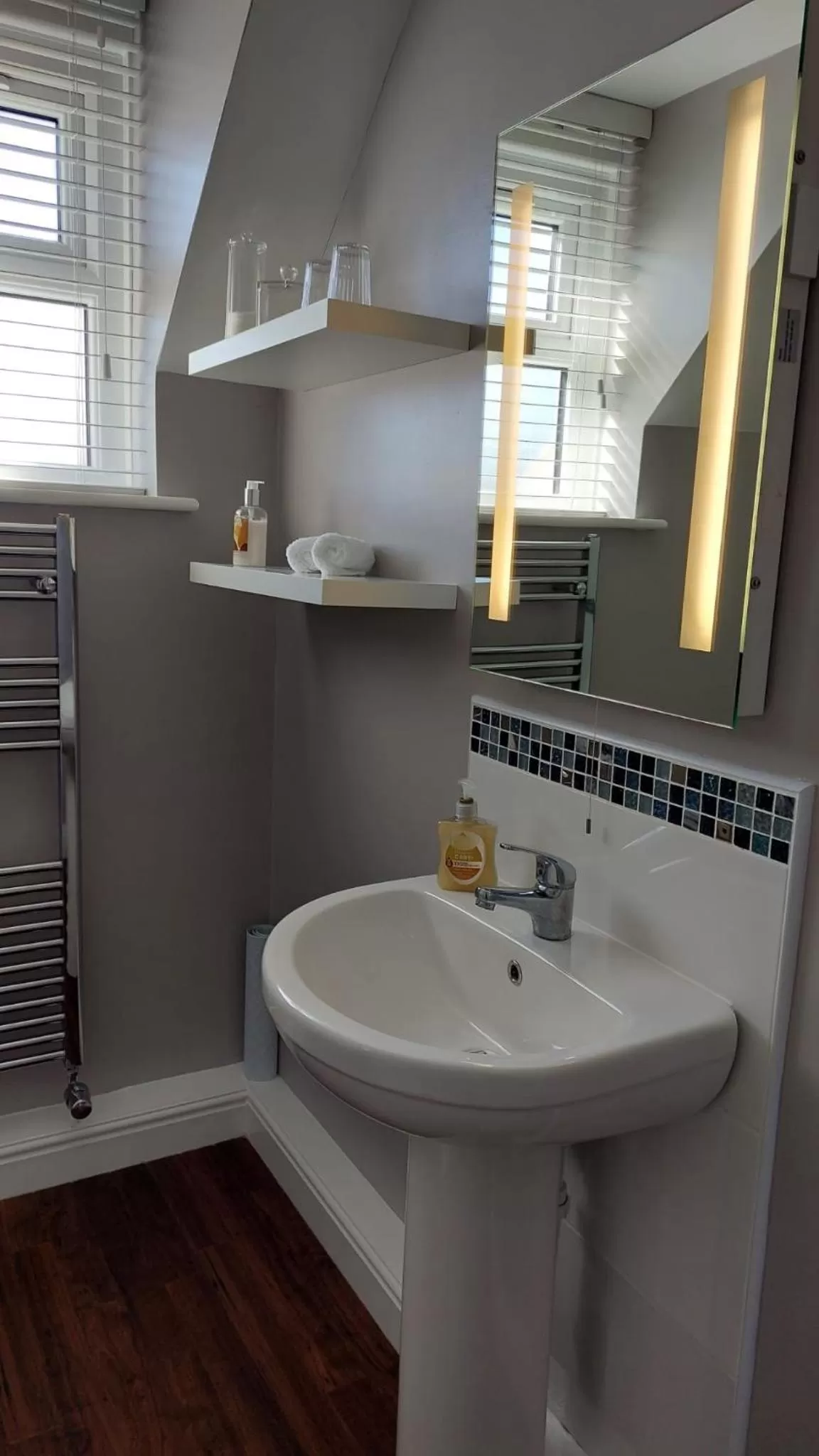 Bathroom in Westwood Lodge B & B Boston