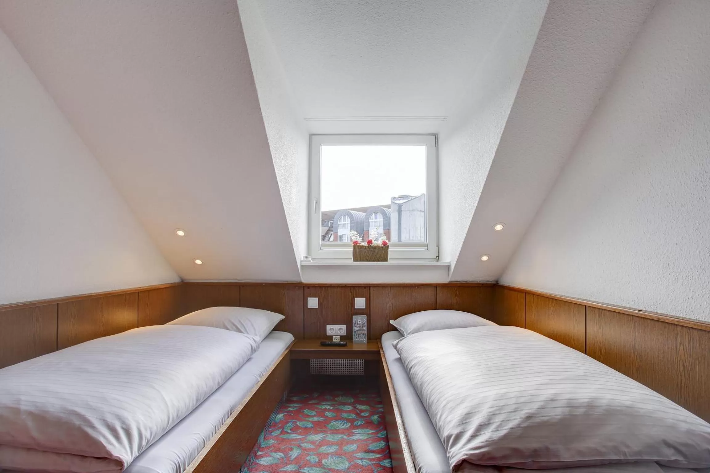 Photo of the whole room, Bed in Hotel Consul