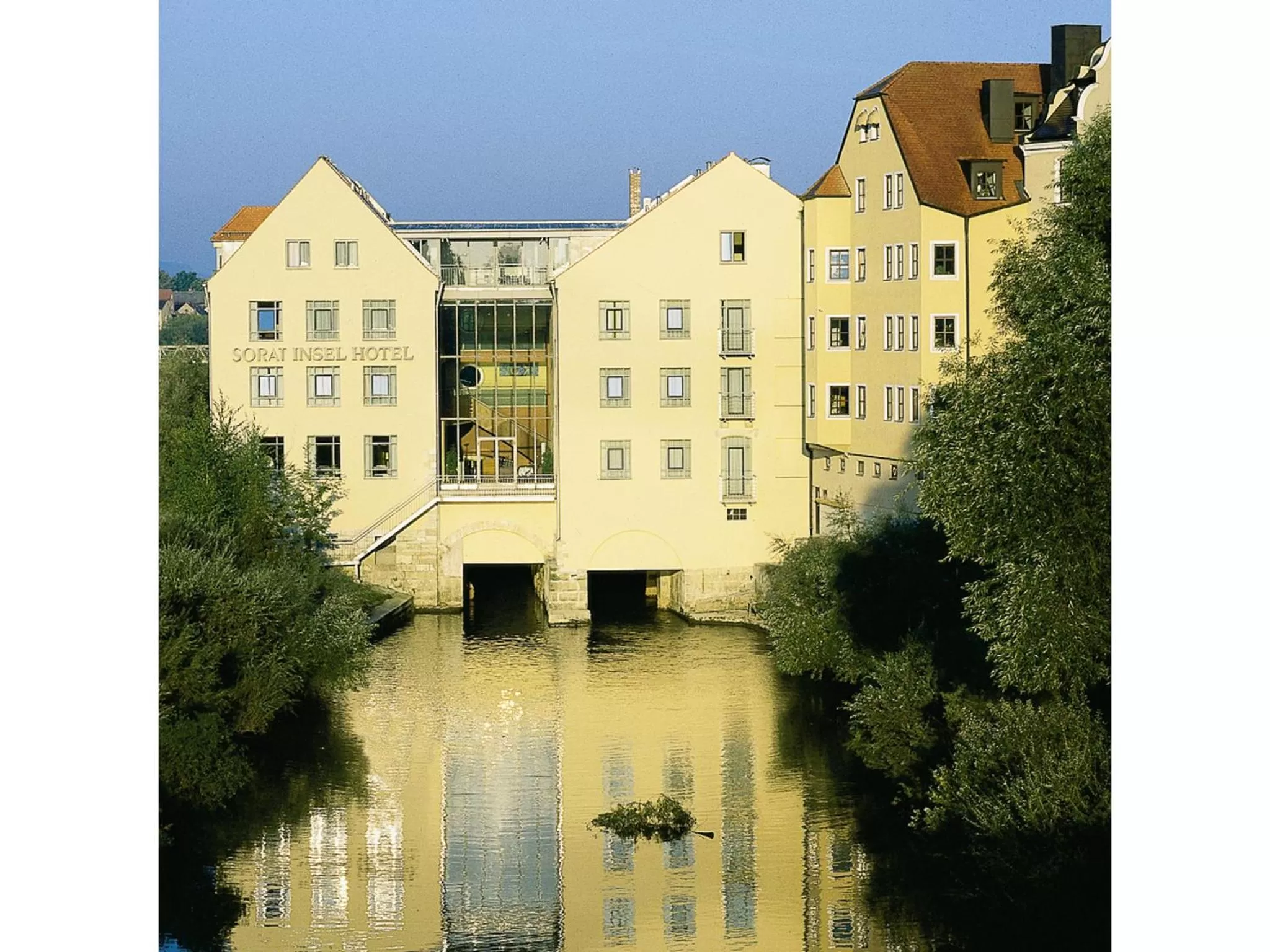 Facade/entrance in SORAT Insel-Hotel Regensburg