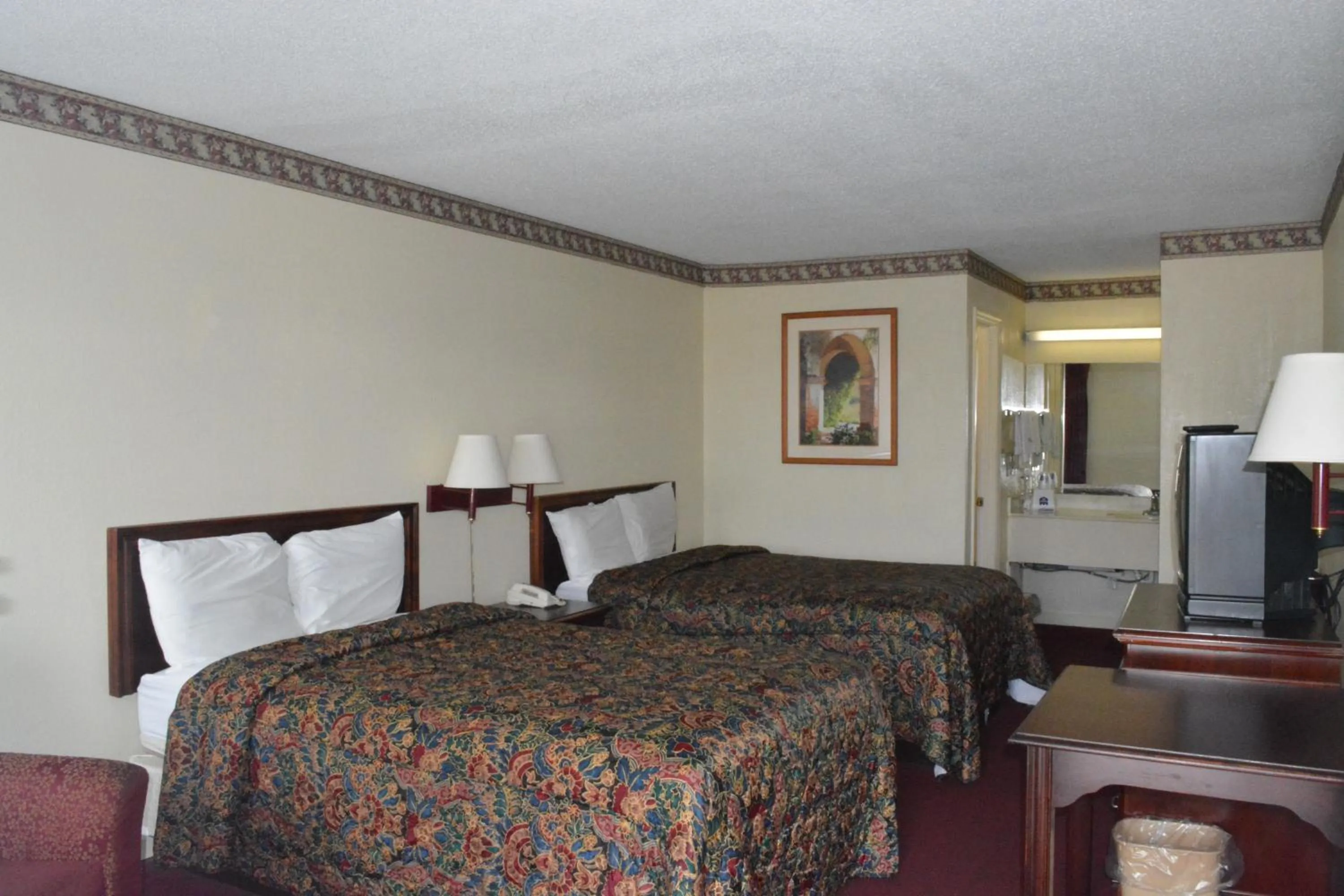 Bed in Knights Inn Hurricane Mills