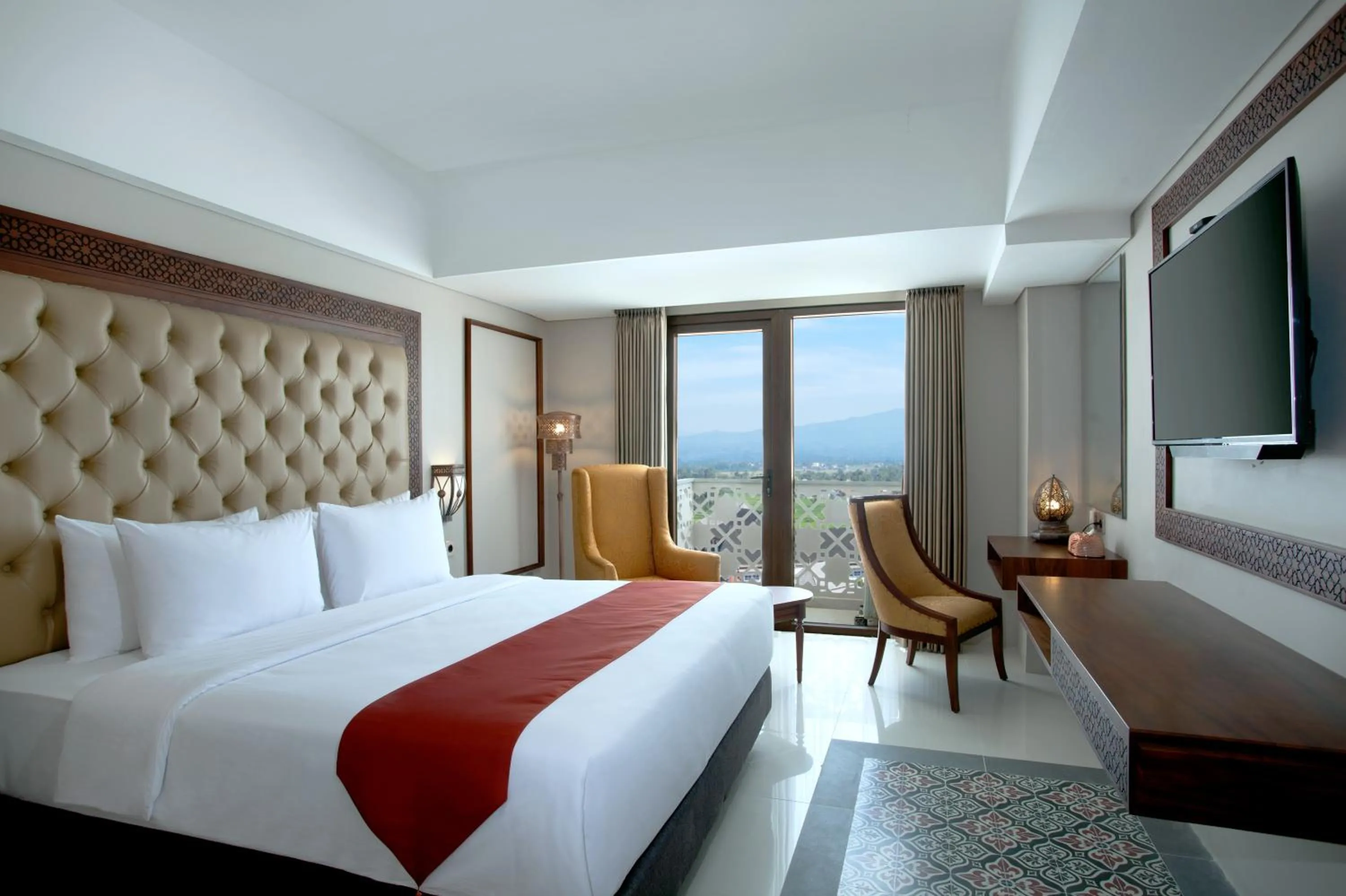 Bedroom, Bed in Alhambra Hotel & Convention, BW Signature Collection