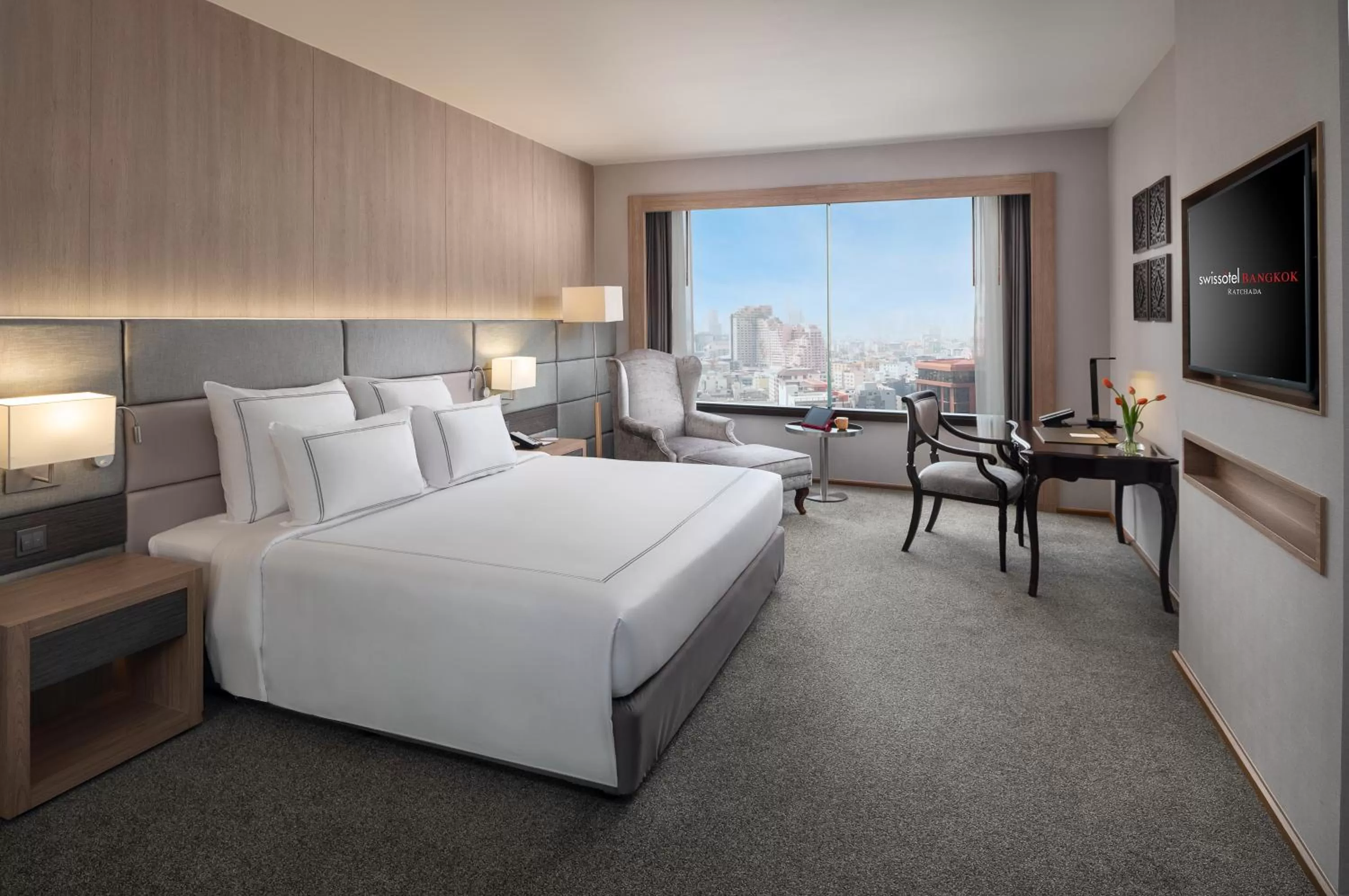 Bed in Swissotel Bangkok Ratchada