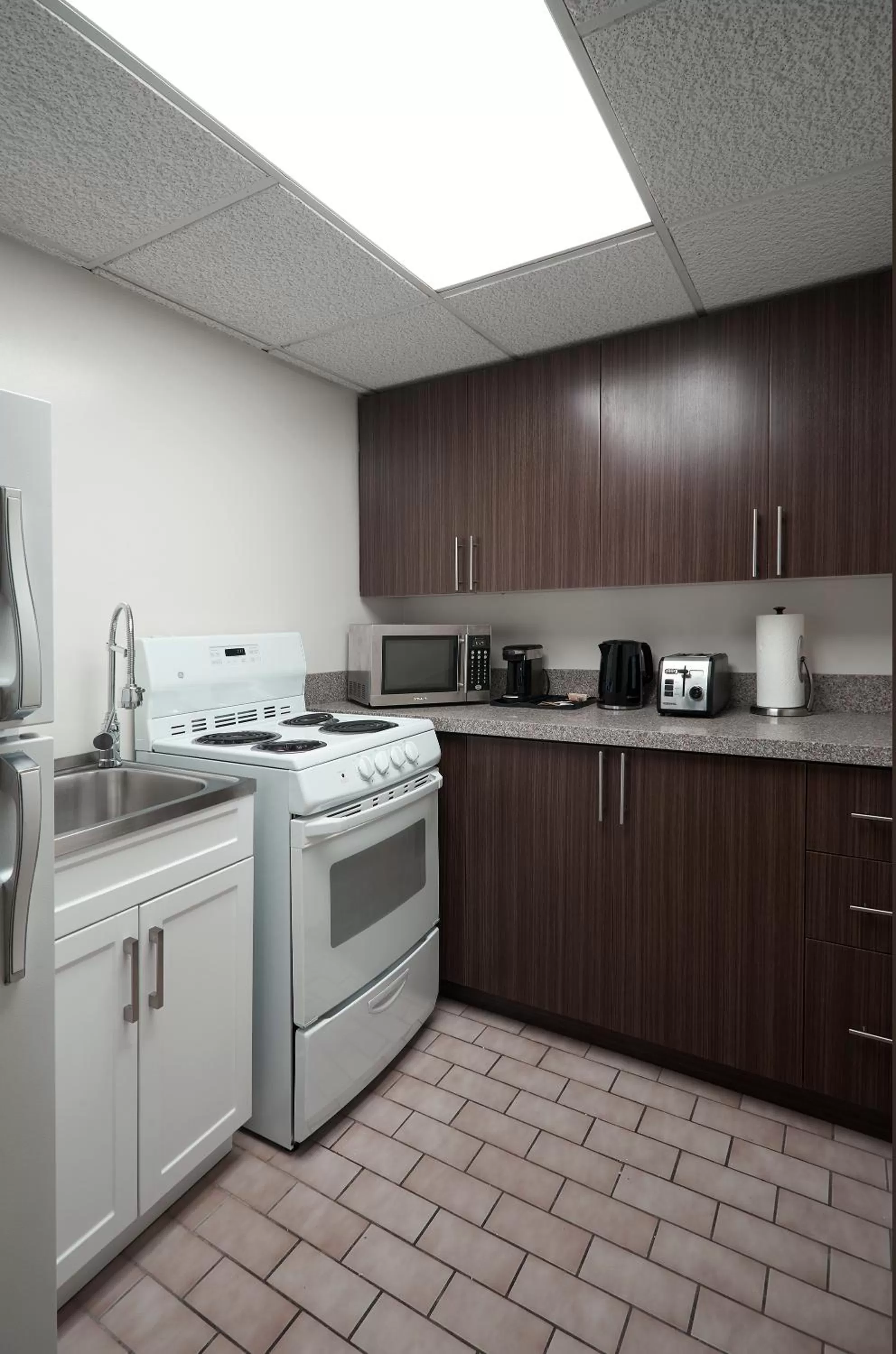 Kitchen or kitchenette in The Business Inn